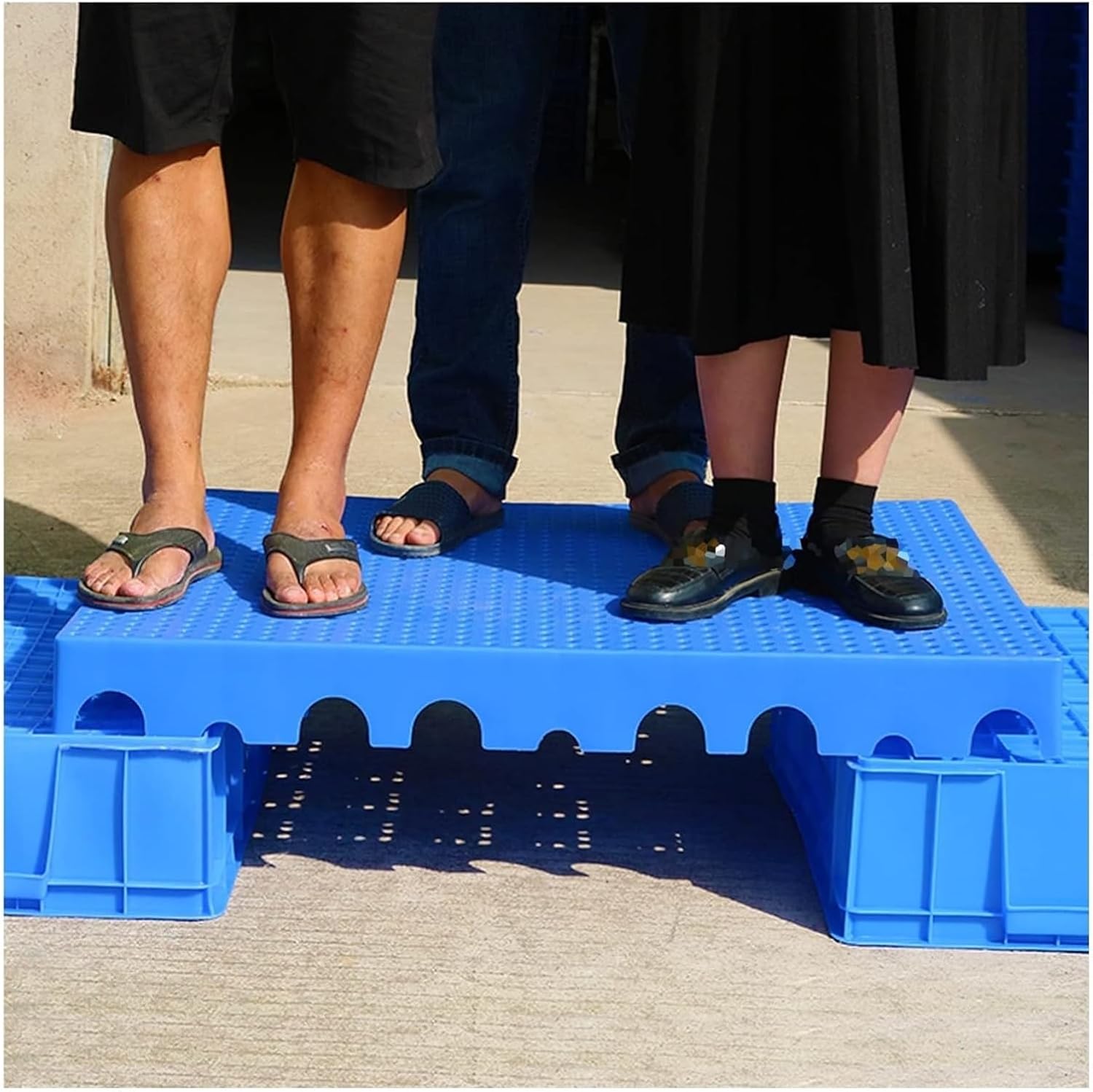 Moisture-Proof Plastic Pallets Storage Racks for Supermarkets & Warehouses, Spliceable Outdoor Pads, Durable 100x70x5cm Kitchen Storage Solution