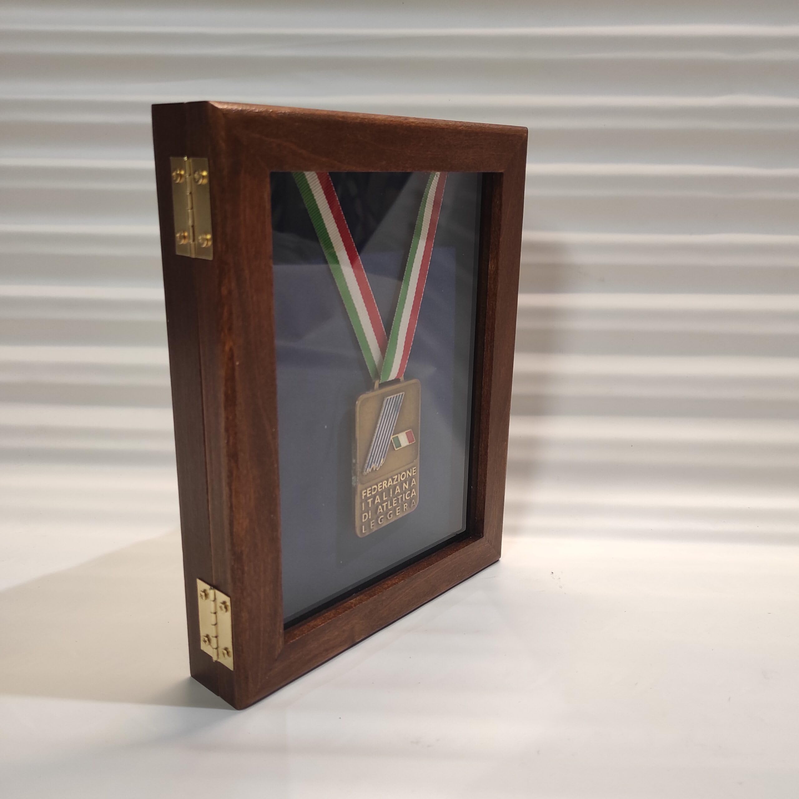 Cadre Vitrine pour Médaille avec Support Ruban – Coffret en Bois Artisanal pour Médailles Sportives, Militaires et Commémoratives, Présentoir de Collection