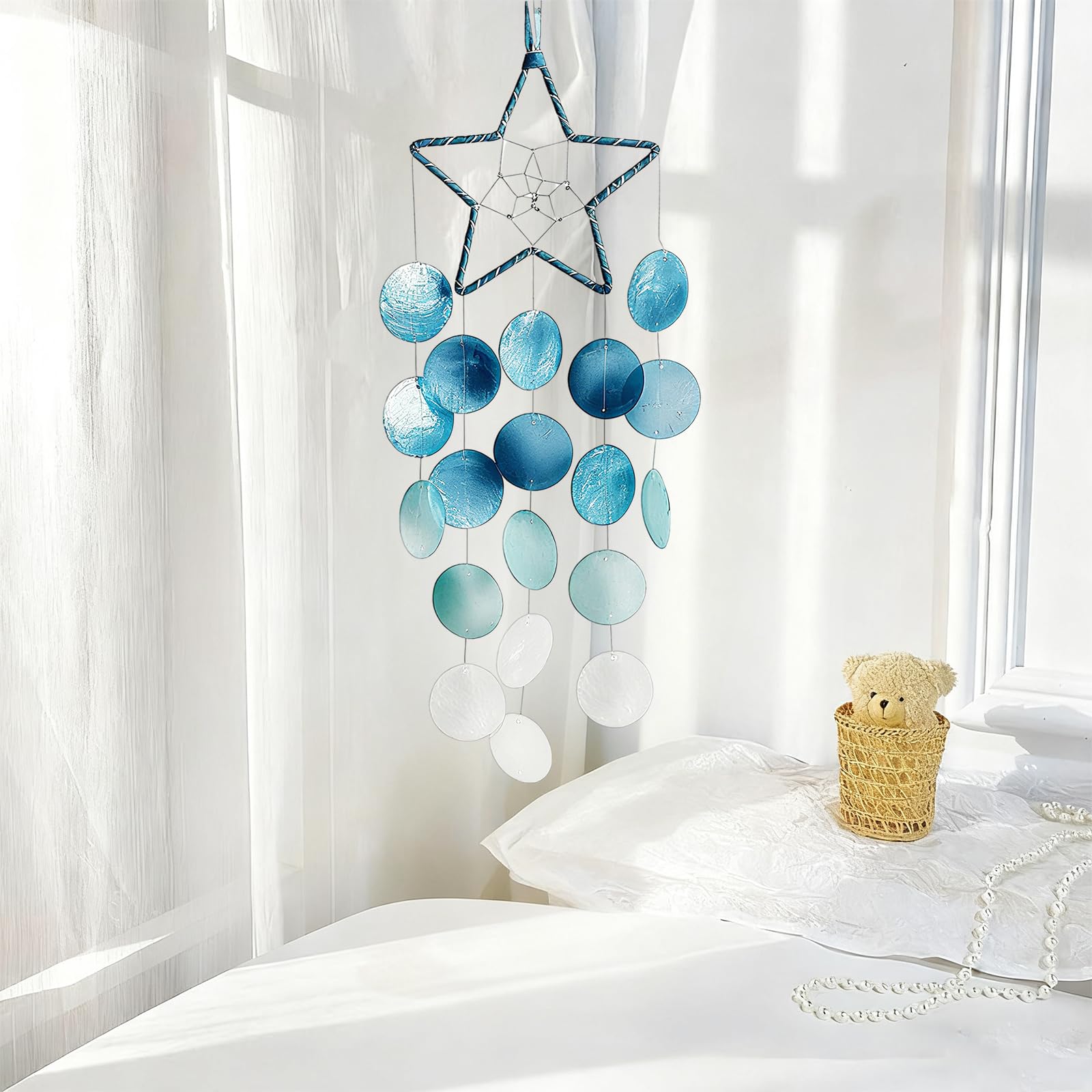 Carillon vento conchiglie appeso esterni - Artigianale, dipinto - Decor blu bianco spiaggia oceano - Per casa e giardino - Regalo ricordo o condoglianze