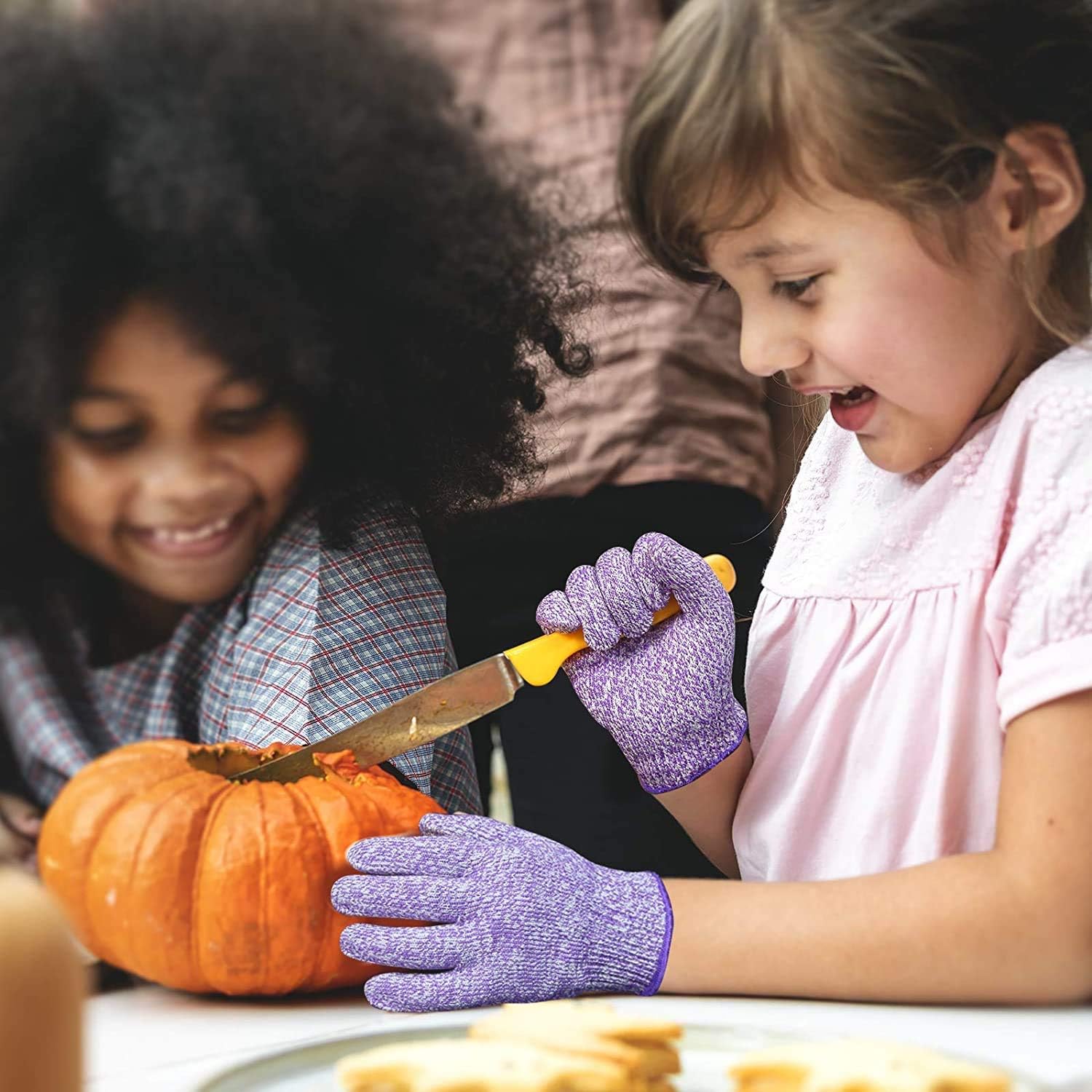 Product Deal EVRIDWEAR Kid Sized Cut Resistant Work Glove for Kitchen Use, Crafts, DIY, Garden and Yard works. Children Food Grade Kevlar Safety Gloves for Hand Protection from knives and Scissors (8-11Y), Purple.