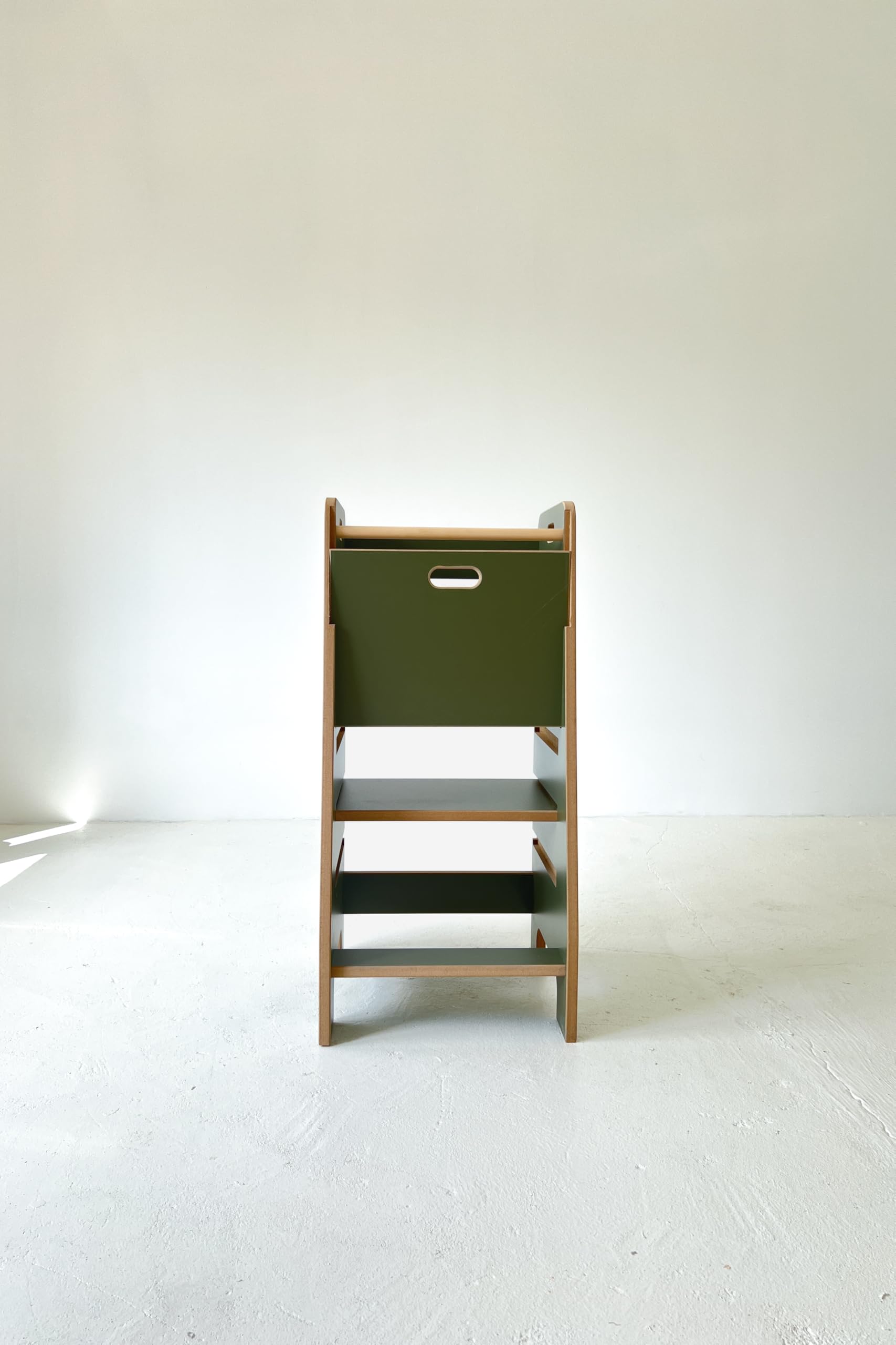 Lernturm aus Holz extra sicher | Montessori Küchenhelfer | Küchenhelfer | Verstellbare Plattform | Kitchen Helper | Sichere Küchenmöbel | Küchentreppe eingebettet (Oliv)