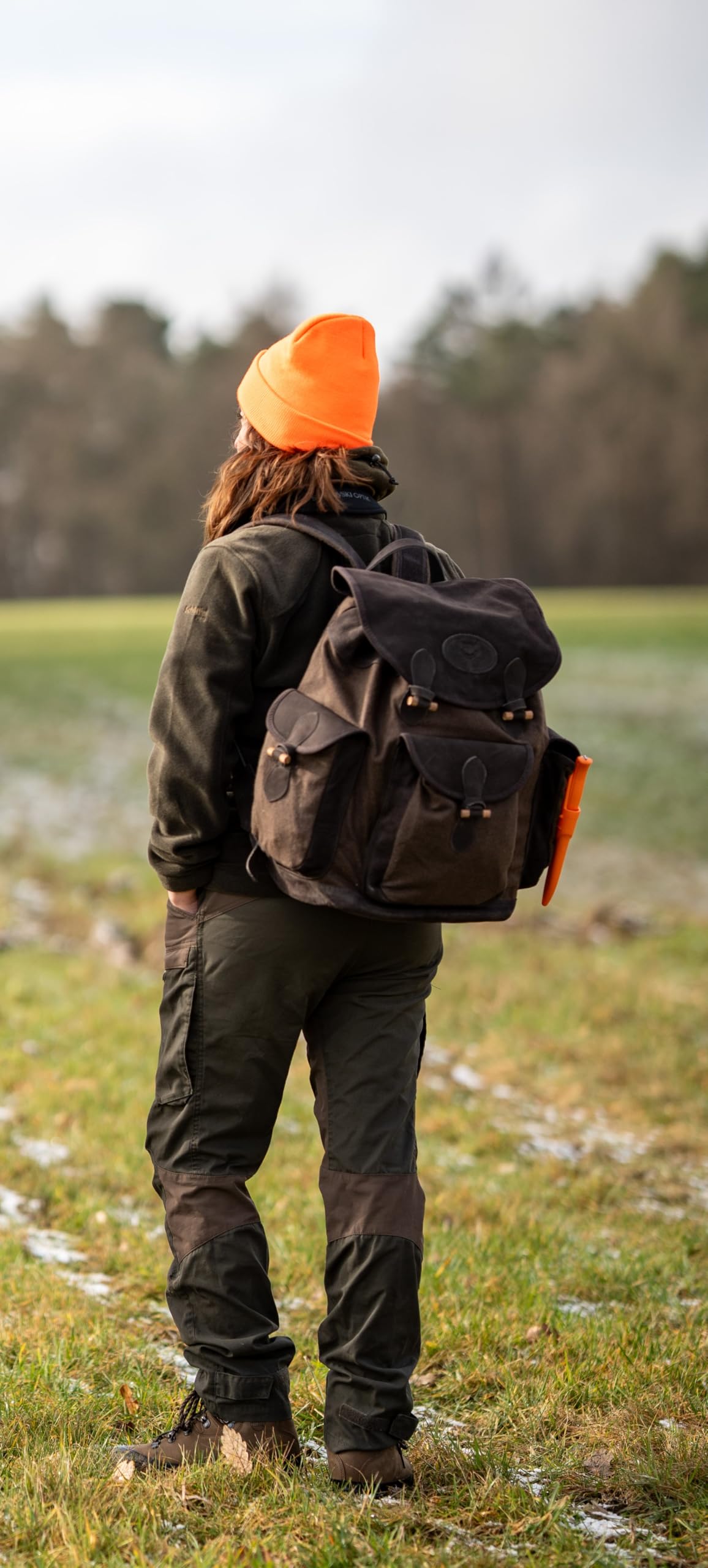DJV Jagdrucksack Hirschgrund – Loden-Rucksack für Ansitz & Pirsch | Herausnehmbares Sitzkissen, Geräuscharm, Robust, Viele Fächer, Outdoor-Rucksack