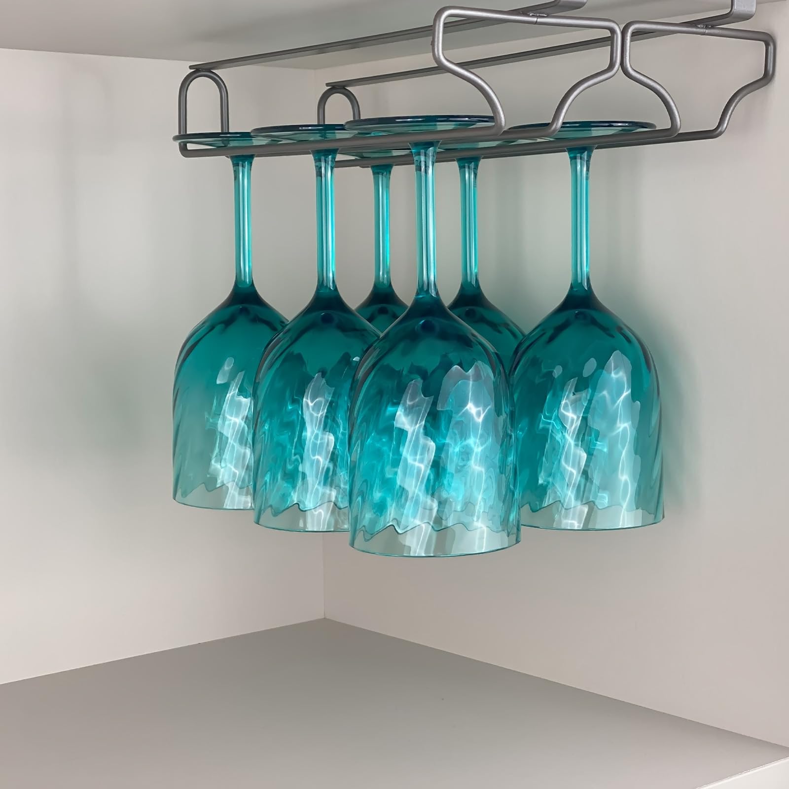Lot de 6 verres à vin en plastique incassables en acrylique de 425 ml, réutilisables et colorés, empilables, passent au lave-vaisselle, sans BPA, parfaits pour les fêtes (cyan, 425 ml)