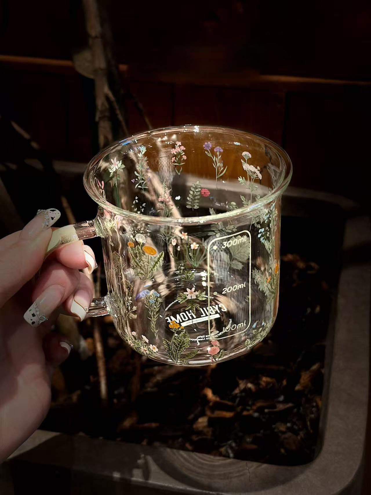 gugululu Exquisite Trinkgläser mit Floralem Muster, Niedliche Trinkgläser mit Henkel für Tee und Kaffee Ideal als für Heißgetränke, Kakao, Latte Macchiato und Cappuccino (mit Messung)