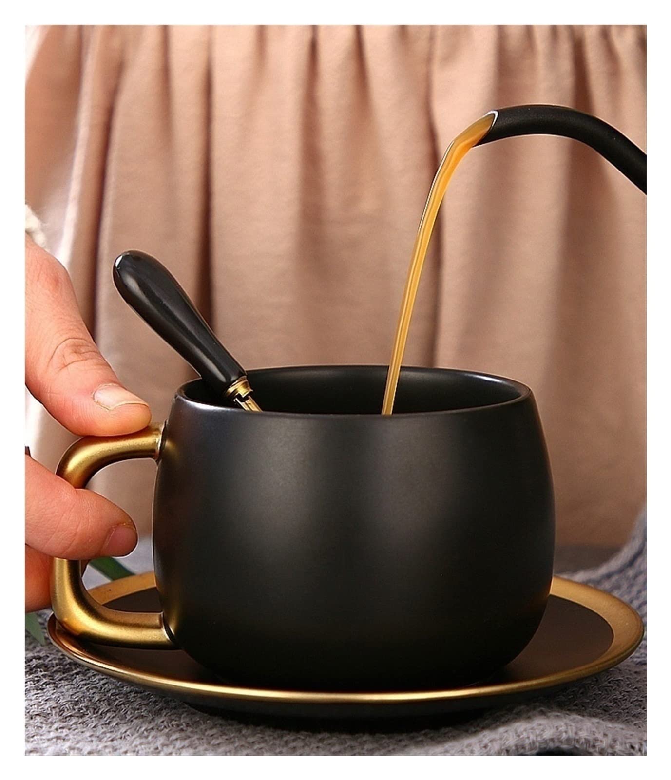 Ceramiczny zestaw kubków do kawy ze spodkiem i łyżką, kreatywny matowy design, pojemność 280 ml, idealny dla rodziny i przyjaciół