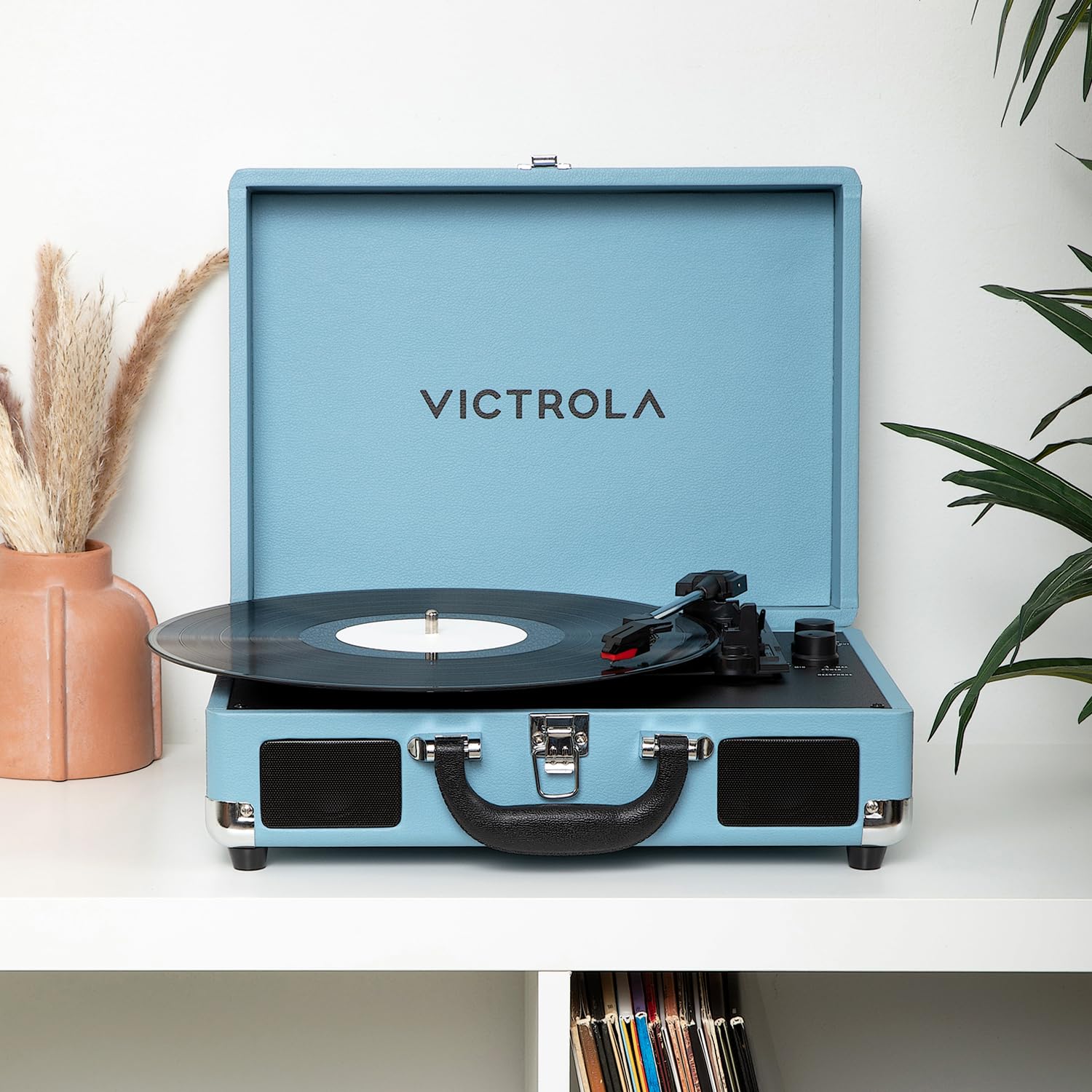 Victrola Journey II (Modelo 2025) – Tocadiscos Bluetooth portátil Tipo Maleta con Altavoces estéreo Integrados y Sonido Potente, 3 velocidades, conectividad Bluetooth bidireccional (Turquesa)