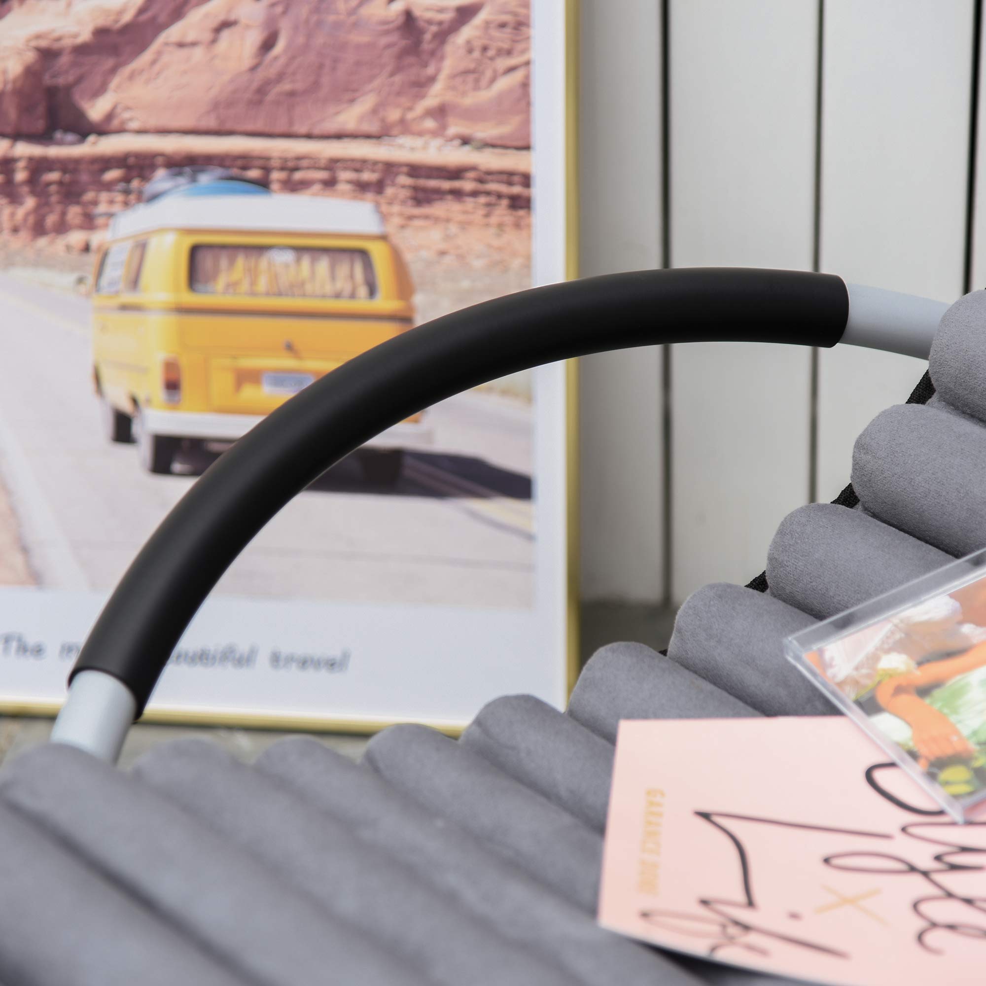Outsunny Chaise Longue à Bascule Pliable Rocking Chair Design Contemporain avec Matelas revêtement Aspect Daim métal textilène Gris Noir