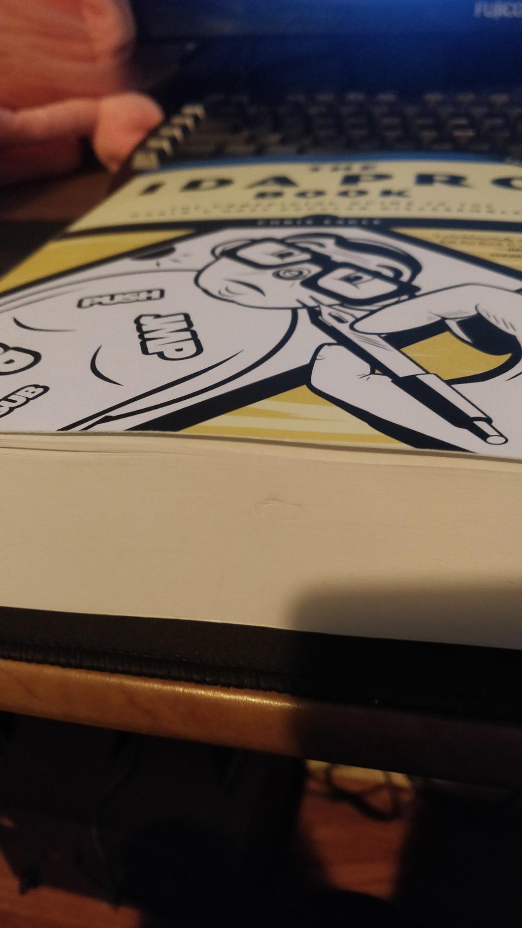 Big book ,good writen , came with scratch on the bottom.