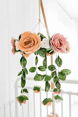 Miniatura 4 de Móvil para cuna Móvil colgante de madera para cuna, decoración floral hecha a mano para niñas, regalo de ducha perfecto (rosa fieltro) también se