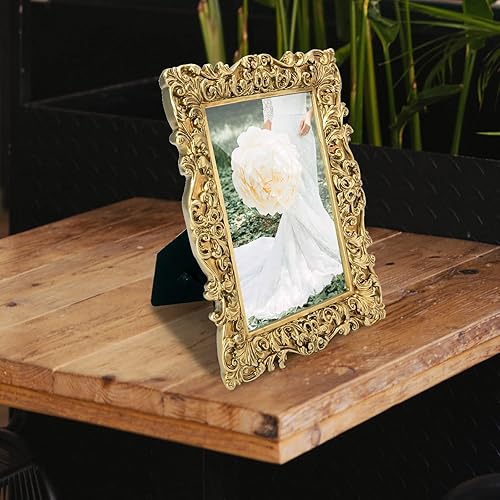 Vista 32 de GUOER Portarretratos vintage de 5 x 7 pulgadas con frente de cristal, marco antiguo para colgar en la pared de mesa (5 x 7 pulgadas, dorado claro)