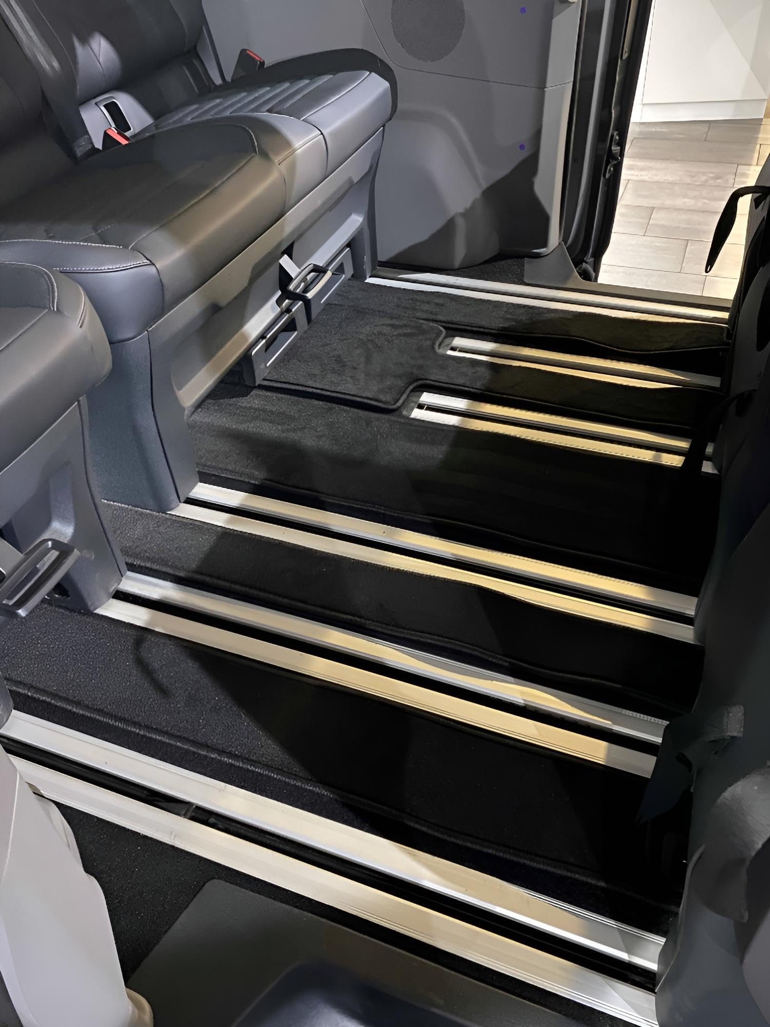 Tappetino per bagagliaio degli ospiti, colore nero, adatto per Ford Tourneo Custom L2 (passo lungo) dal 2023 al 2024