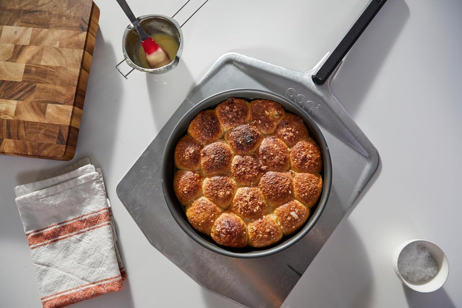 Ooni Pelle à pizza de 35,6 cm – Pelle à pizza en aluminium super lisse à long manche – Accessoires de four à pizza d'extérieur légers