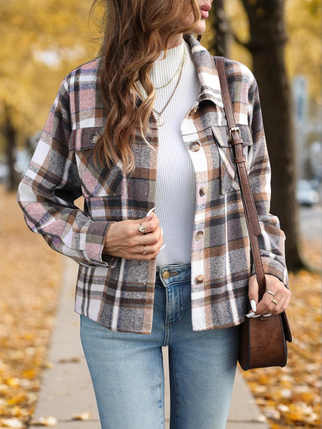 HWOKEFEIYU Fall Flannels for Women Cropped Shacket Jacket Plaid Long Sleeve Button Down Shirt 2025 Coat Tops