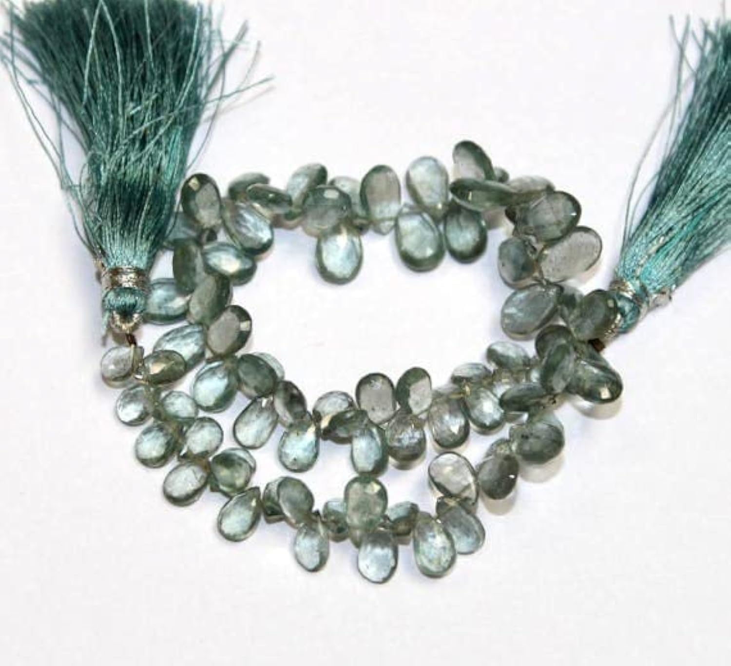Aigue-marine mousse en briolettes poire, la pierre de sérénité pour bijoux uniques