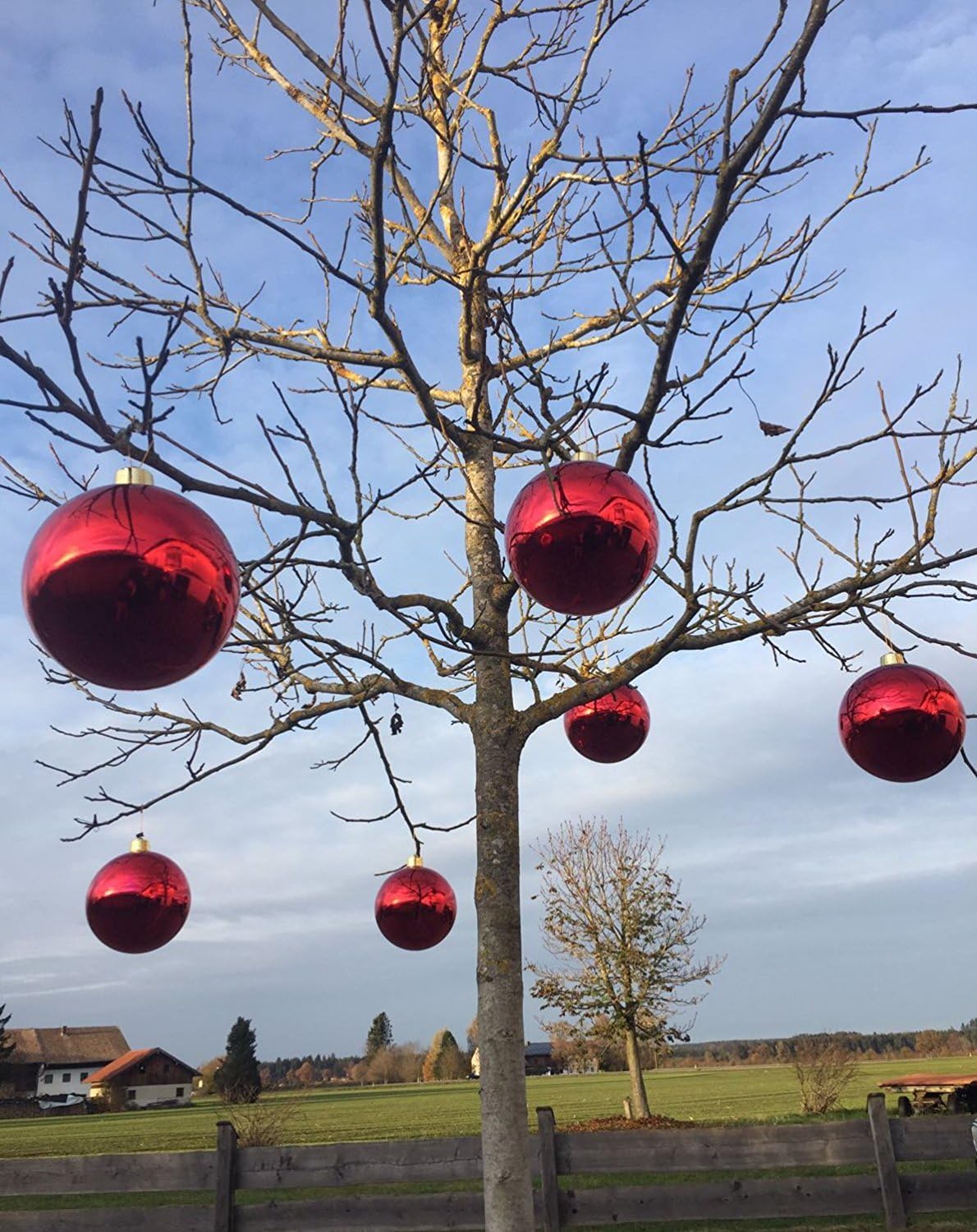 8 große Weihnachtskugeln Christbaumkugel rot glänzend 25 cm Durchmesser. Für Innen und wetterfest für Aussen.Mit Stahlring zur wiederverwendbaren Befestigung (8 Kugeln je 25 x 25 cm)