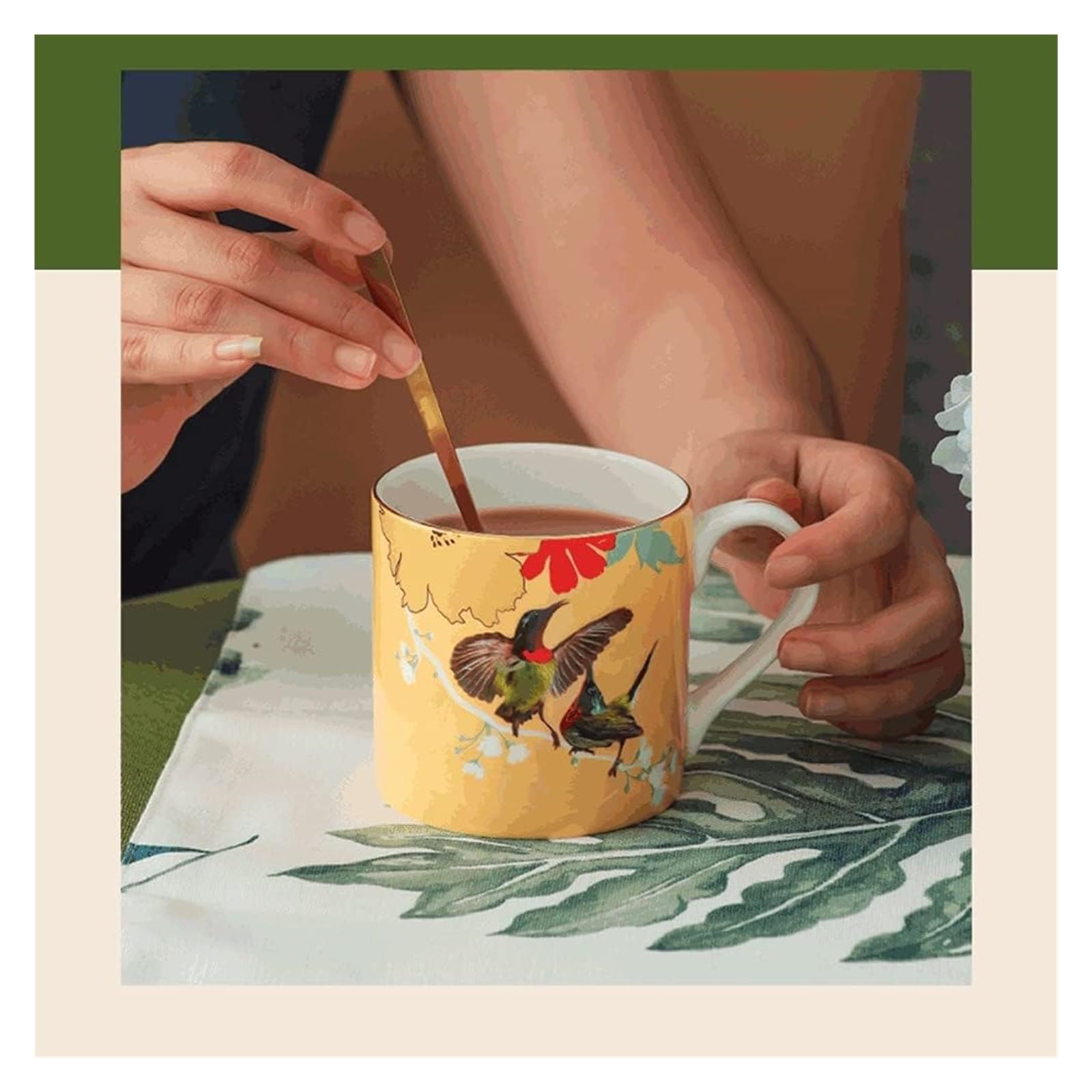 Kubek Kubek z porcelany kostnej ręcznie malowany kubek do kawy, 250ML kreatywna filiżanka do kawy w stylu chińskim, wielofunkcyjny kubek do napojów ze złotym rysunkiem Kawiarnia (Color : Red)