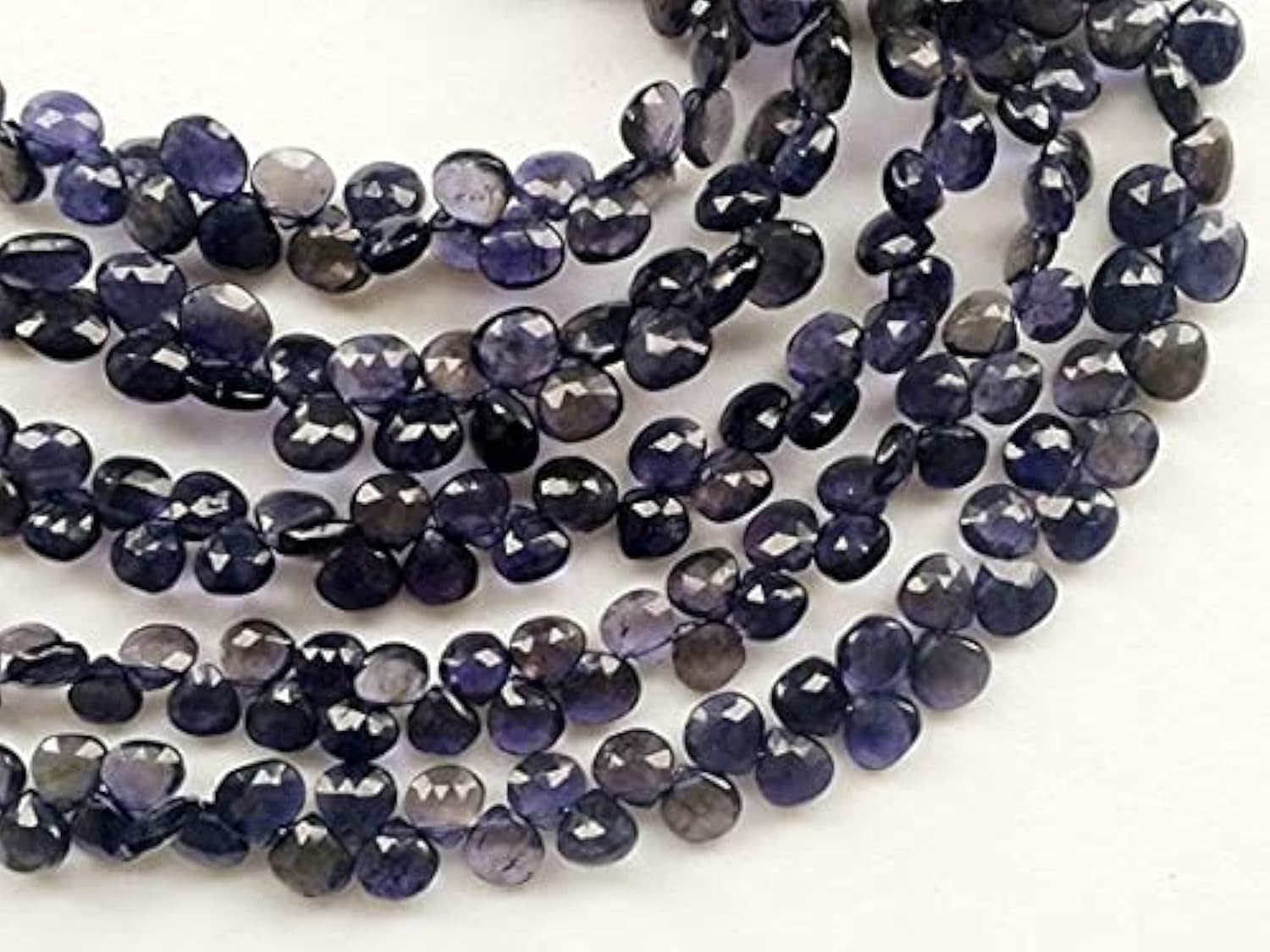 Perles en iolite naturelle cœur facetté 8mm pour enfilage de collier en iolite