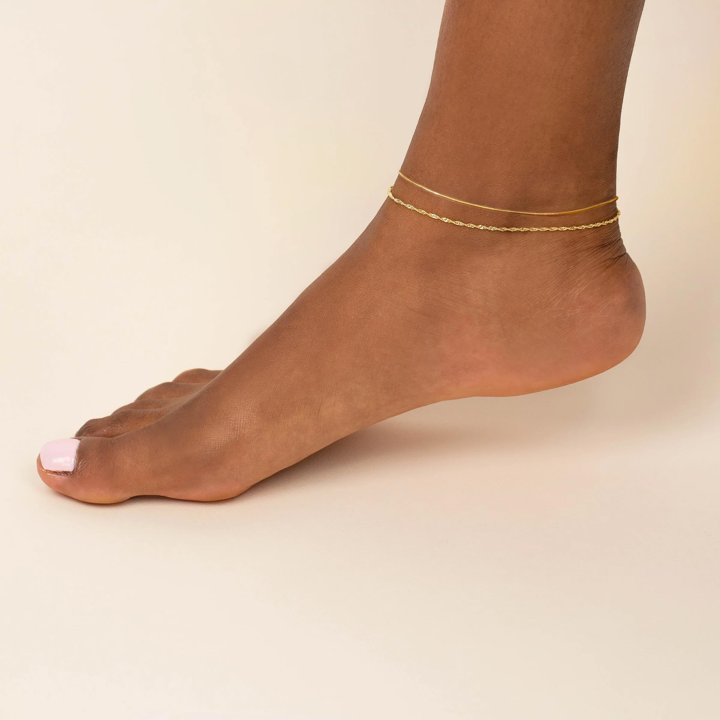 Tobilleras chapadas en oro para mujer, impermeables, chapadas en oro de 18 quilates, tobilleras con capas de cadena de serpiente fina, sin deslustre, de acero inoxidable, delicadas joyas de verano 2