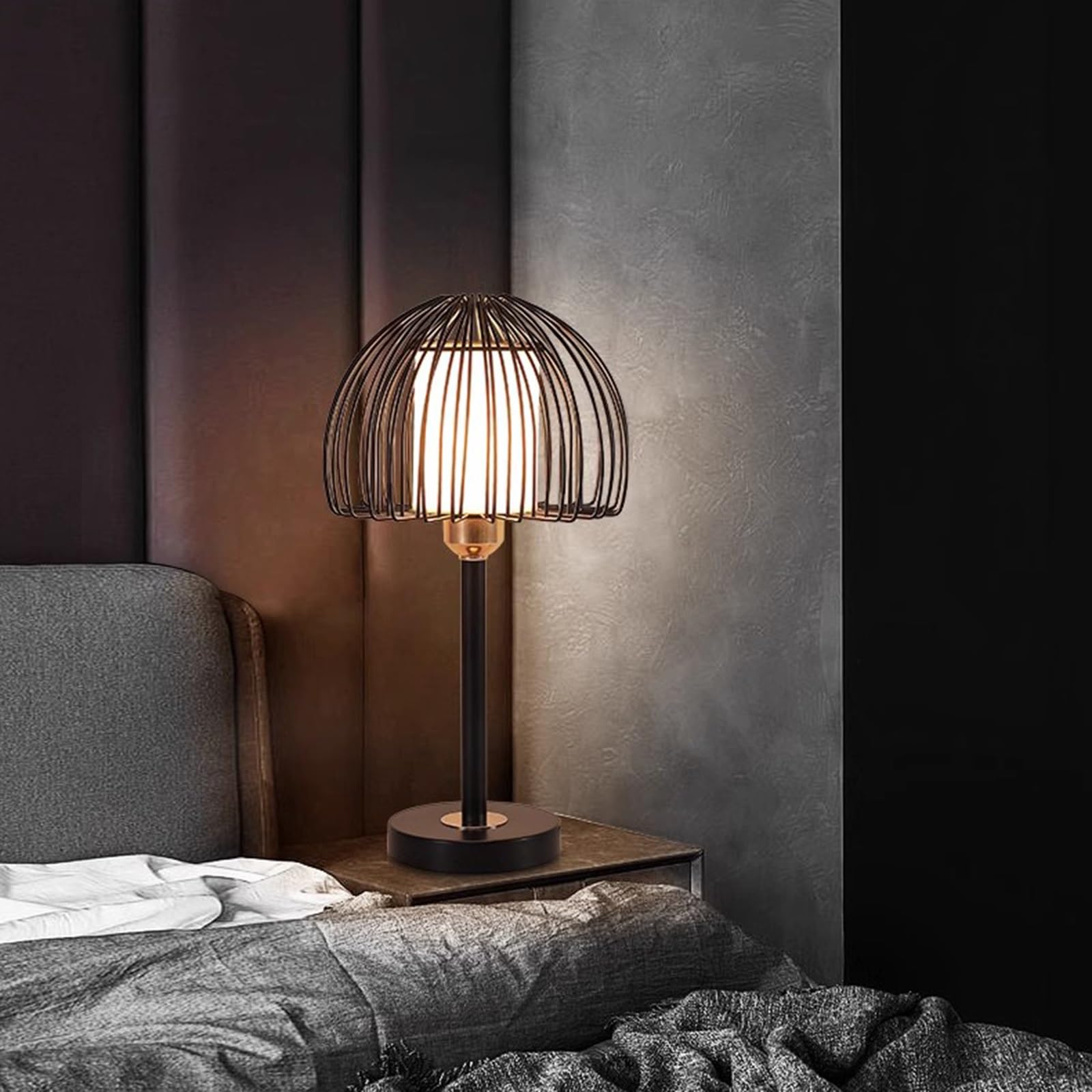 Affascinante Lampada da tavolo comodino Camera letto Semplice Creativo Romantico Dimmerazione decorativa in ferro con telecomando Nera Arredamento per la casa