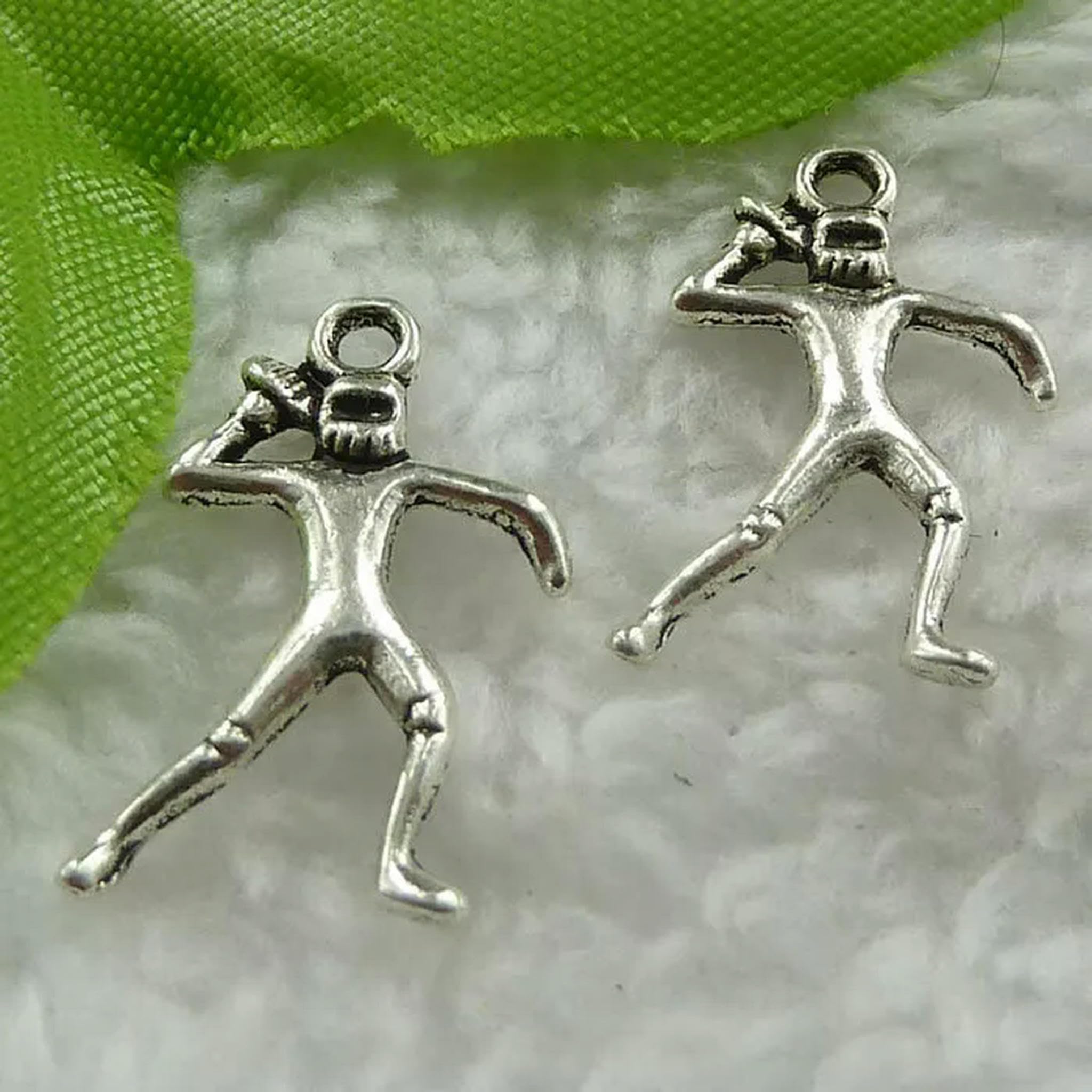 Breloques sportives argent tibétain 21x12mm B1432 pour lot de création bijoux DIY