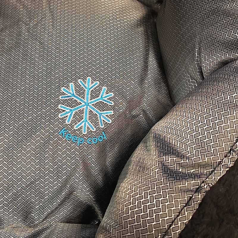 ThermoSwitch Orthopädisches Hundebett Santorini – isolierendes Wendebett mit Memoryschaum, druckentlastend & beidseitig nutzbar für Sommer & Winter (Silber-Grau, 120 cm XL)