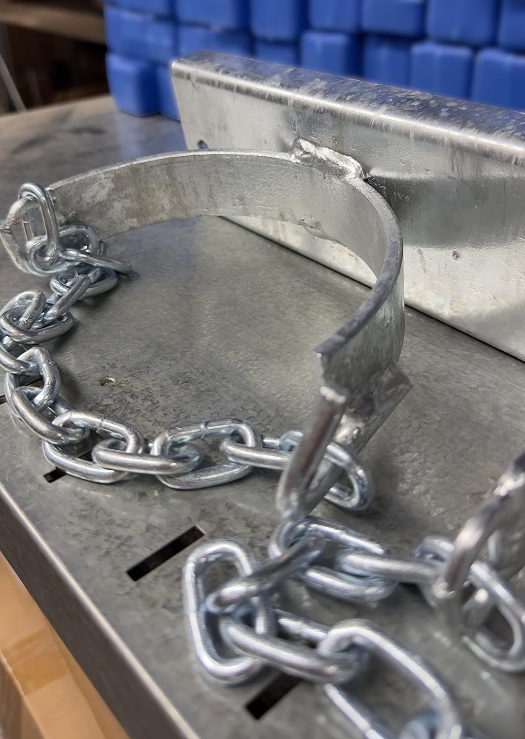 Gasflaschen Halterung/Wandhalterung für 50 Liter-Flaschen | 1x, 2x oder 3x Flaschen | max. Ø 230 mm | mit Kette und Montagelochung, verzinkt (2 x 50L-Flasche)