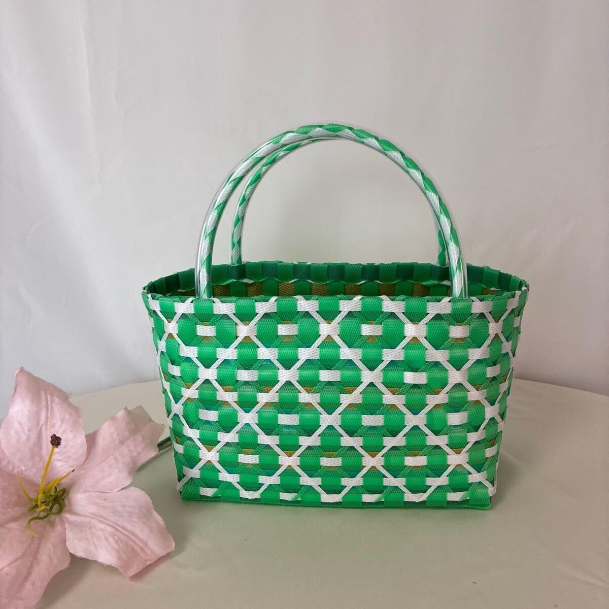 アフリカンスクエア プラスチックサイザルバッグ アーバンリサーチ か