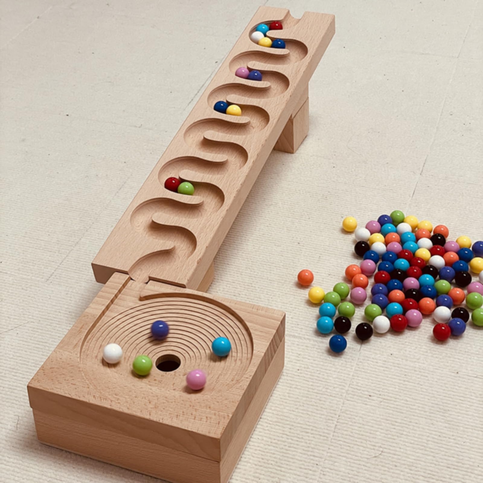 Murmelbahn Holz Kinder Bausteine Kugelbahn Pädagogisches Spielzeug Lernhilfe mit Spiralbrett Und Kugel Führung aus Buchenholz für Vorschule Klassenzimmer Eltern Kind Interaktion