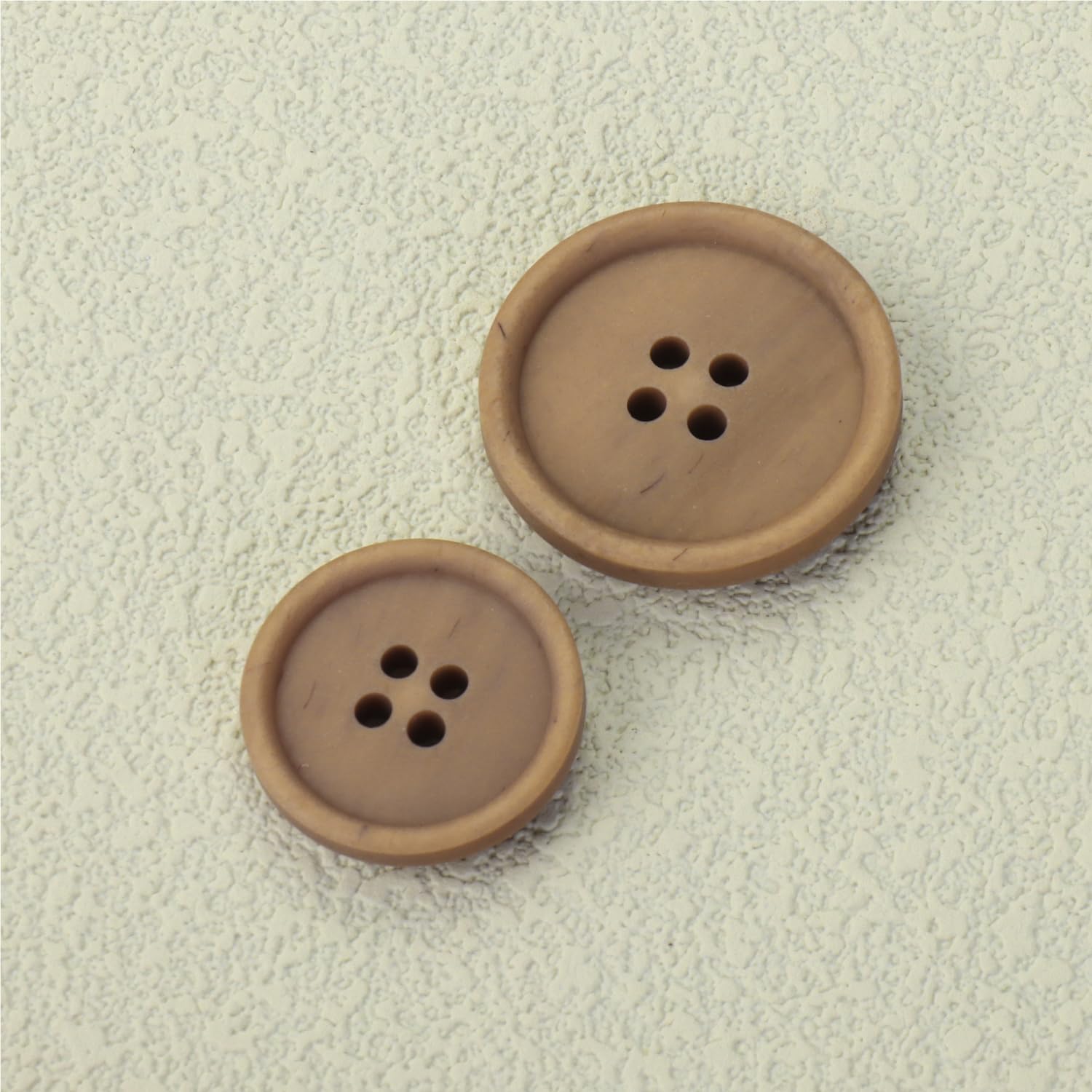 LTWHOME INOTIONSTYLE Oeko-TEX® Standard 100 Recycled Buttons Set Eco-Friendly 20/25mm 4-Hole Buttons for Sweater Brown 16 Pcs ATCK00002K