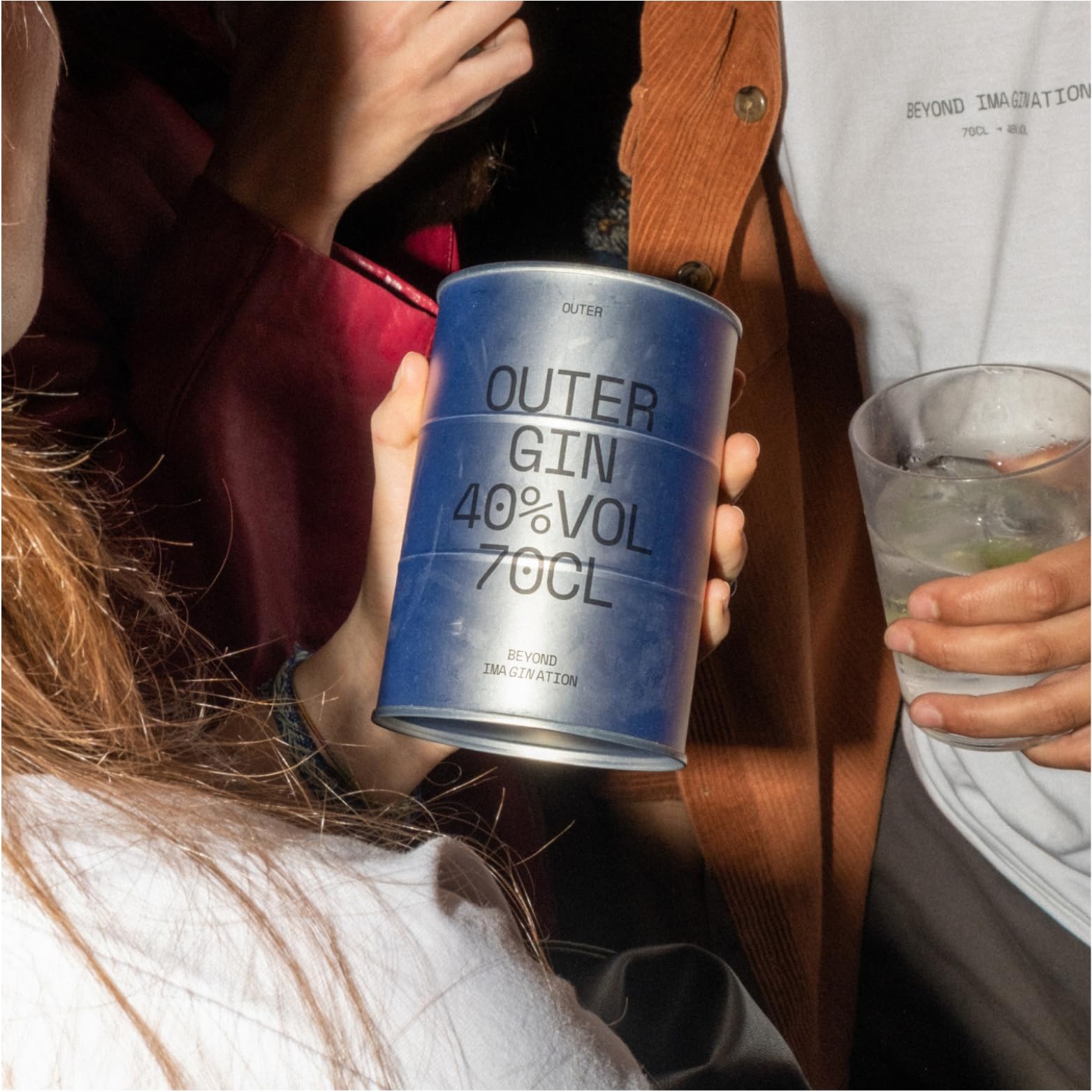 Outer Gin – Ginebra Premium Futurista 70cl 40% Vol, Edición Exclusiva, Suave y Equilibrada, Regalo Ideal para Cumpleaños, Celebraciones Especiales, Gin Tonic y Cócteles