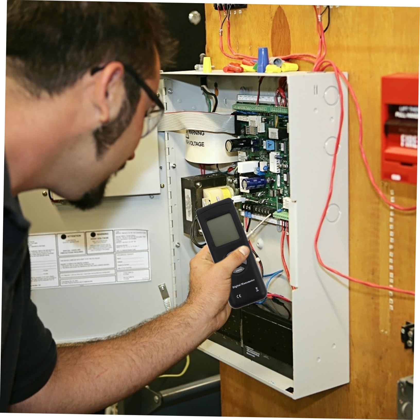 Digitales Dual Differenzial Manometer mit Zwei Eingängen, Schwarz | Abs Gehäuse, 11 Druckeinheiten, Datenspeicherung und Automatische Abschaltung