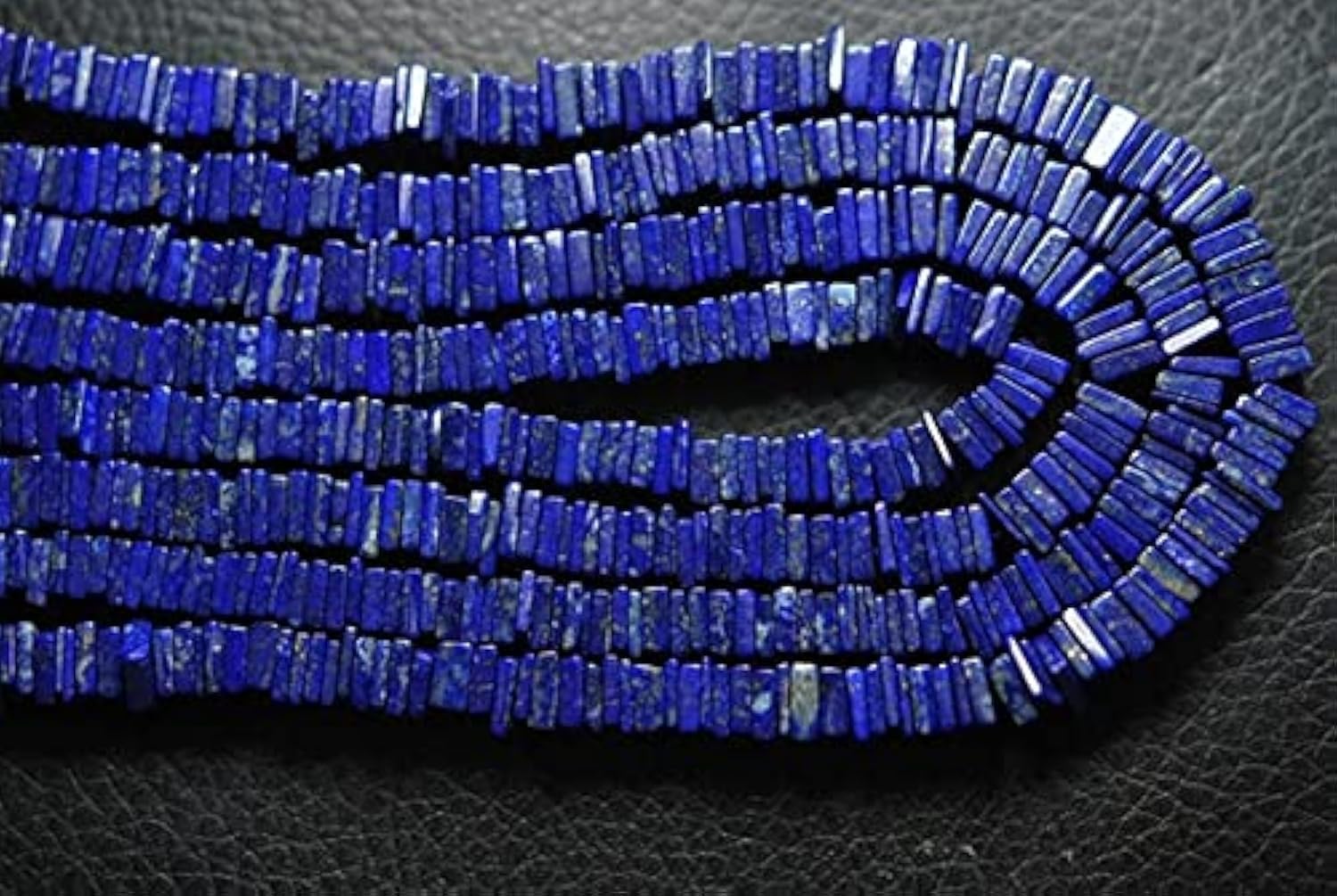 Perles bleues en lapis-lazuli carré heishi pour ateliers bijoux été