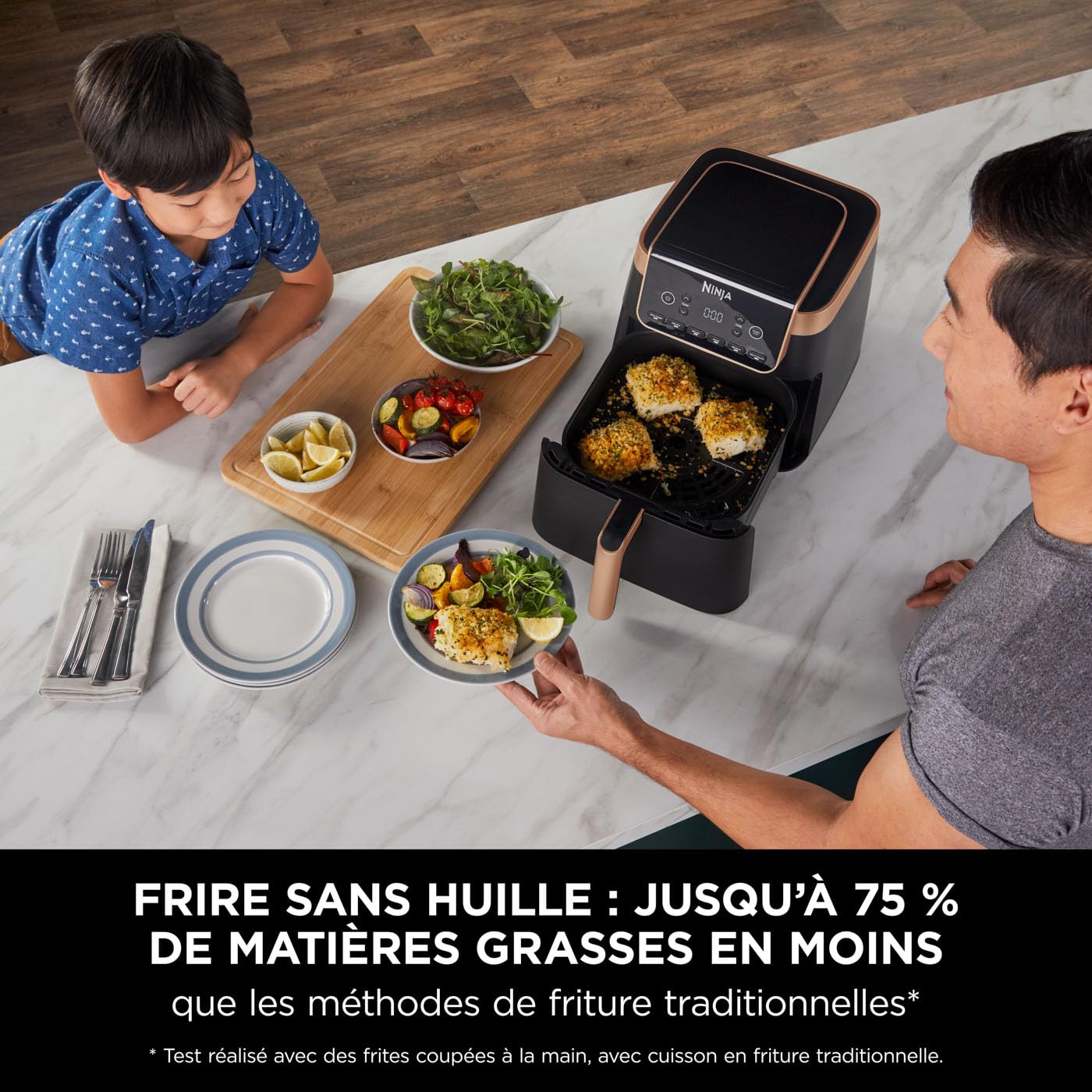 Ninja Air Fryer MAX PRO, 6,2 L, Grand tiroir, rôtir, cuire au four, frire sans huile, familial, antiadhésif, panier/plaque croustillante compatibles lave-vaisselle, pinces, noir/cuivre, AF180EUCP