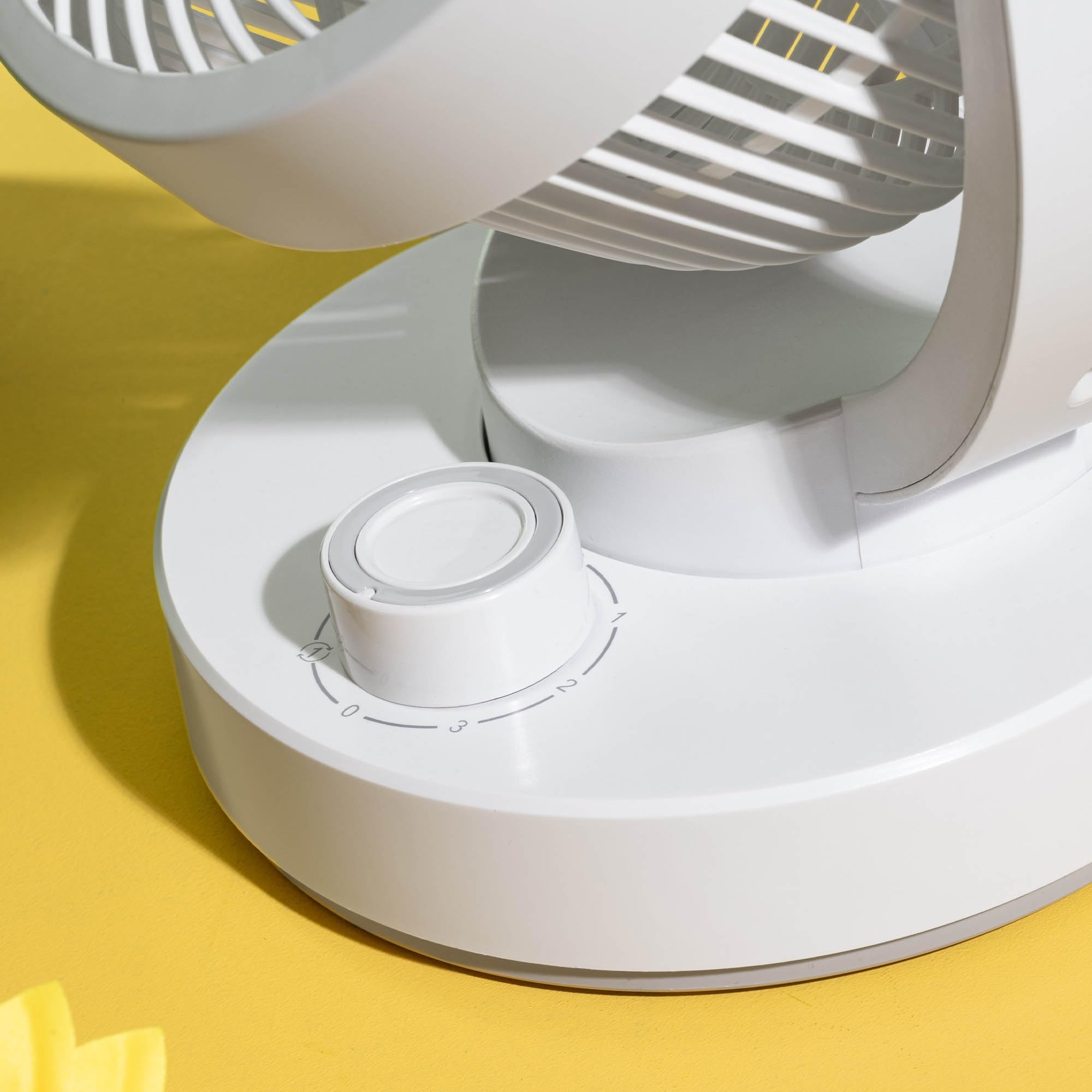 JATA JVCA1815 - Circulador de Aire Compacto 40 W, Ventilador Potente Silencioso, 3 Velocidades, Oscilación Automática, Cabezal Inclinable 90º, Alto Caudal 1444 m³/h