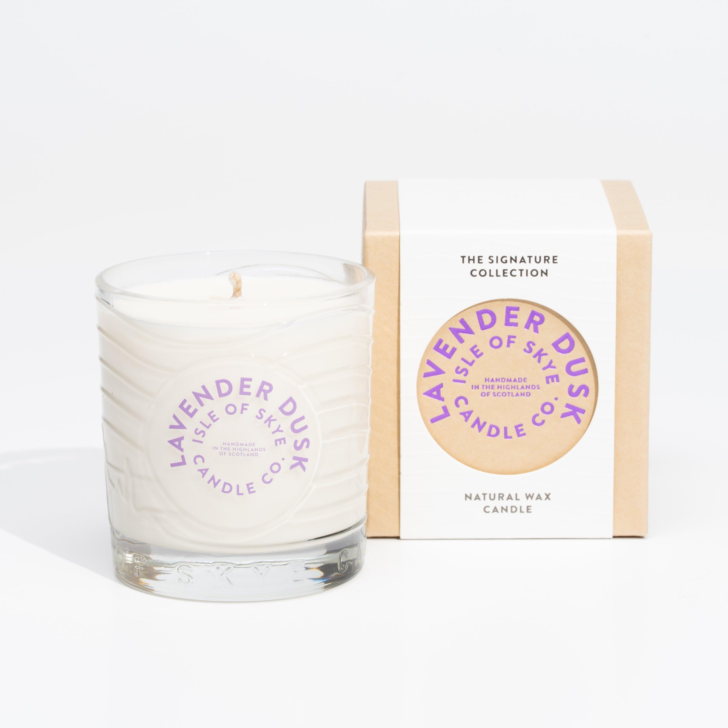 Kerze in Glas Isle of Skye Lavendel. 30 Std. Natürliches Sojawachs. Handgefertigt. Lieferung erfolgt in einer Geschenkverpackung.