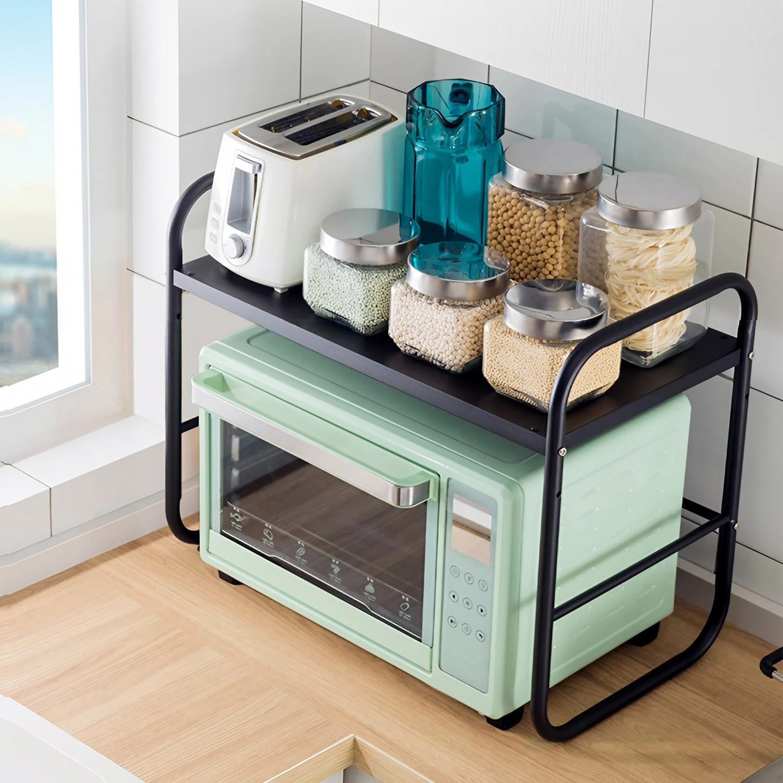 Étagère micro-ondes double niveau pour optimiser une petite cuisine