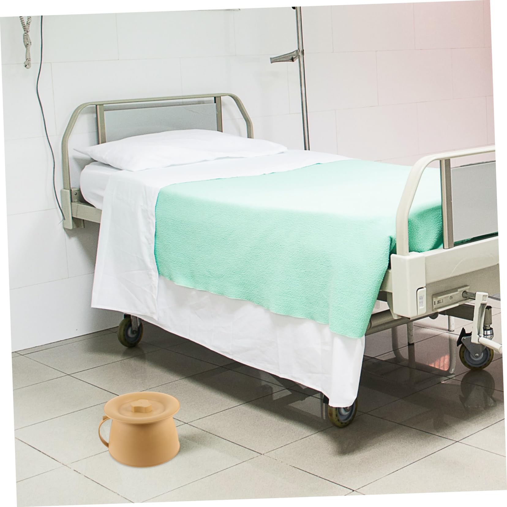 Orinal Portátil Rosa de Plástico con Tapa, Base Estable y Superficie Lisa