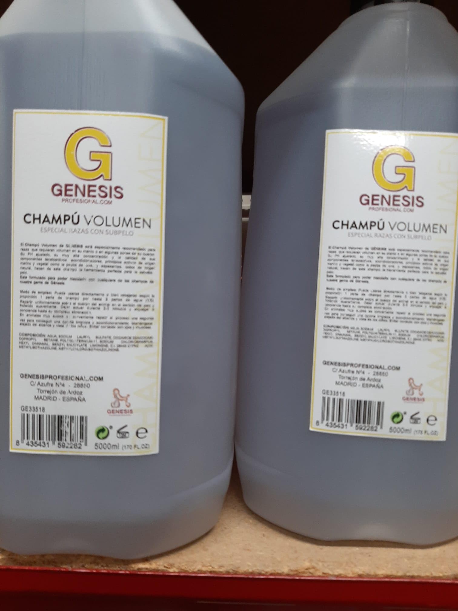 Genesis Champú Especial para Dar Volumen al Manto, 5 L., Recomendado para Razas de Pelo Corto y Medio con abundante subpelo