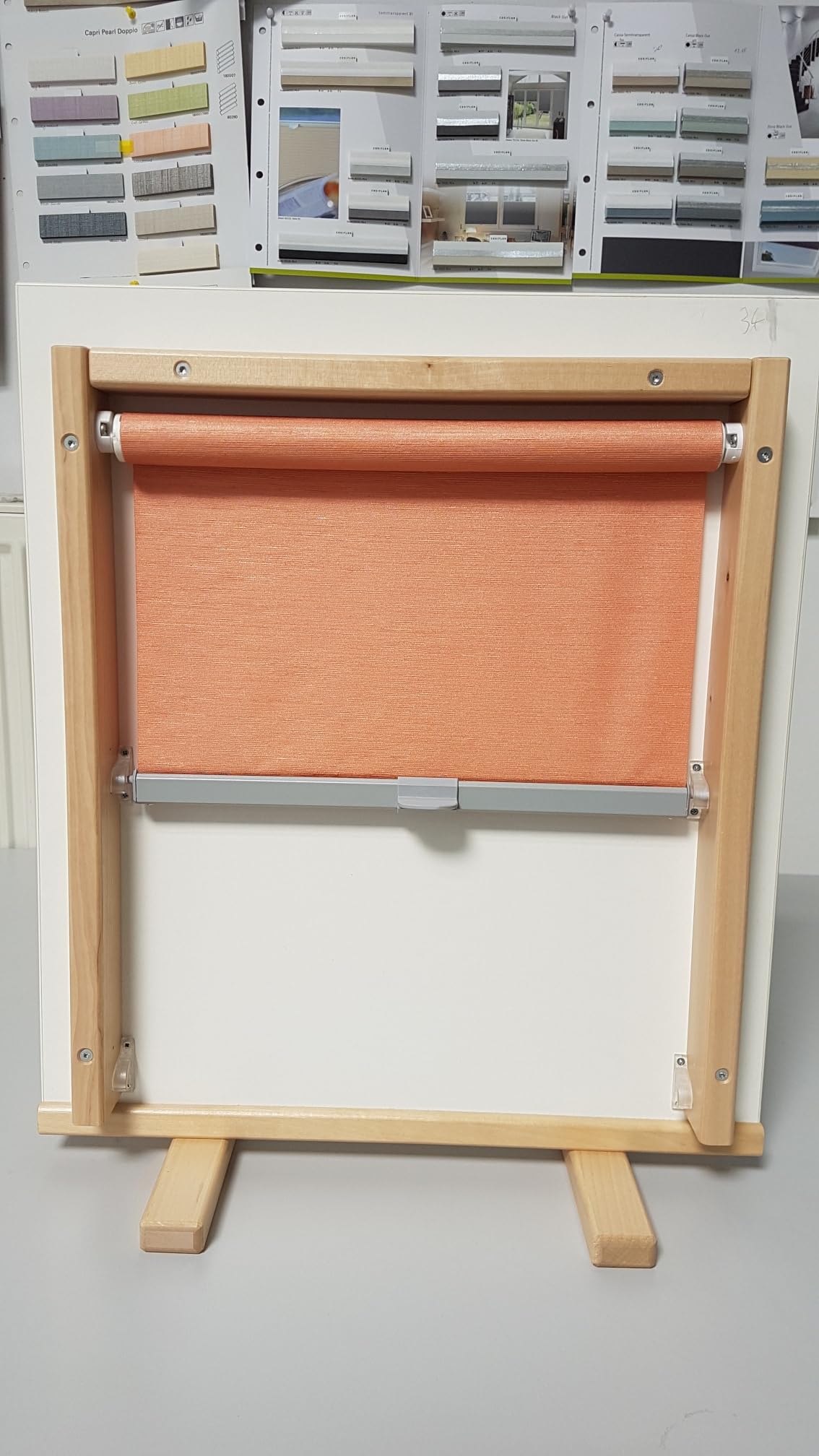 Sonnenschutz Rollo für Roto Dachfenster mit Haltekrallen, auf Maß | Thermorollo, Sichtschutz, Abdunkelung