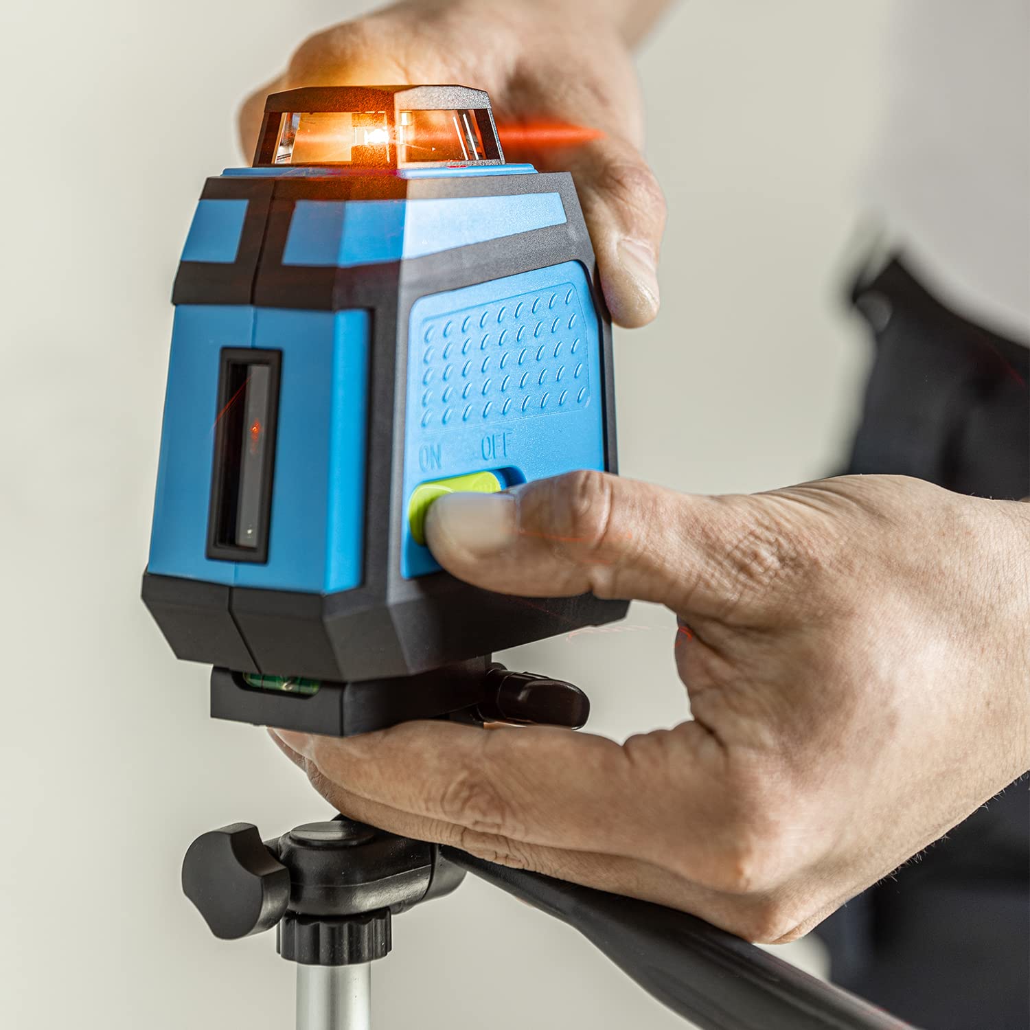 Högert Technik Livella a bolla professionale 3D e laterale, autolivellante, area di lavoro: raggio fino a 15 m/diametro fino a 30 m HT4M072