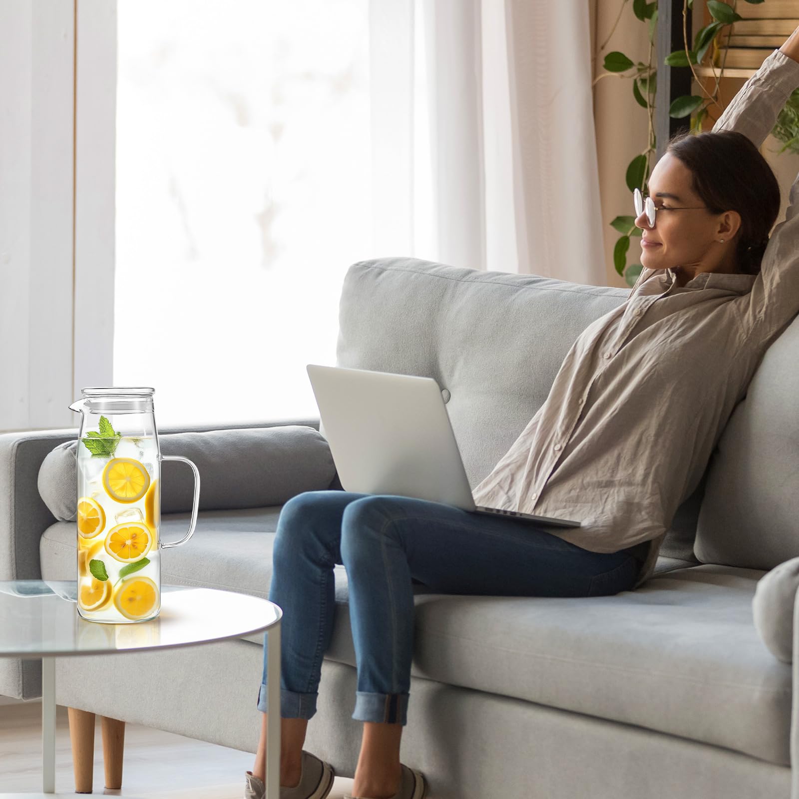 Hsei Lot de 2 pichets en verre avec couvercle - Carafe à eau avec poignées - Pour thé, jus, lait, café, boissons glacées (couvercle en verre)