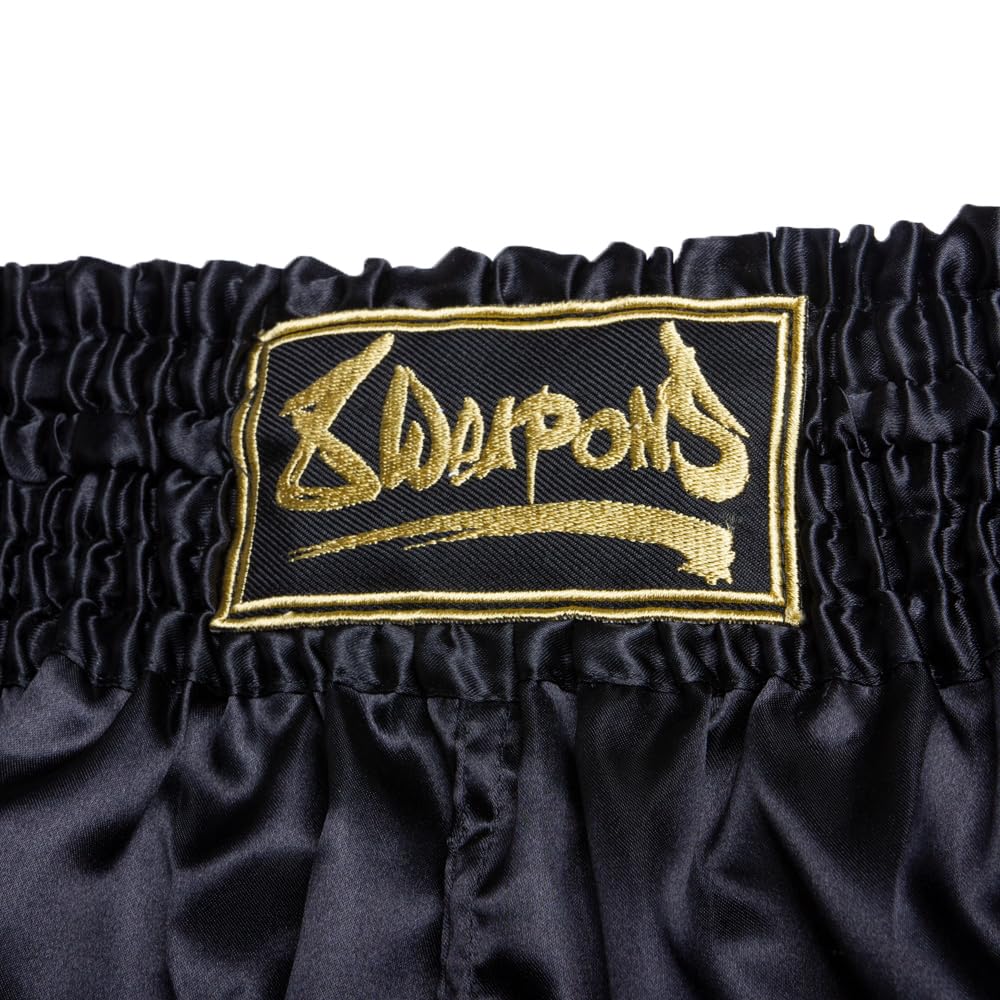 8 WEAPONS Muay Thai Shorts Strike, Schwarz-Gold, Kickboxhose für Training & Wettkampf, Thaibox Shorts Satin, Atmungsaktiv, Langlebig, Kampfsporthose für MMA, K1, Boxen, Thai Boxen