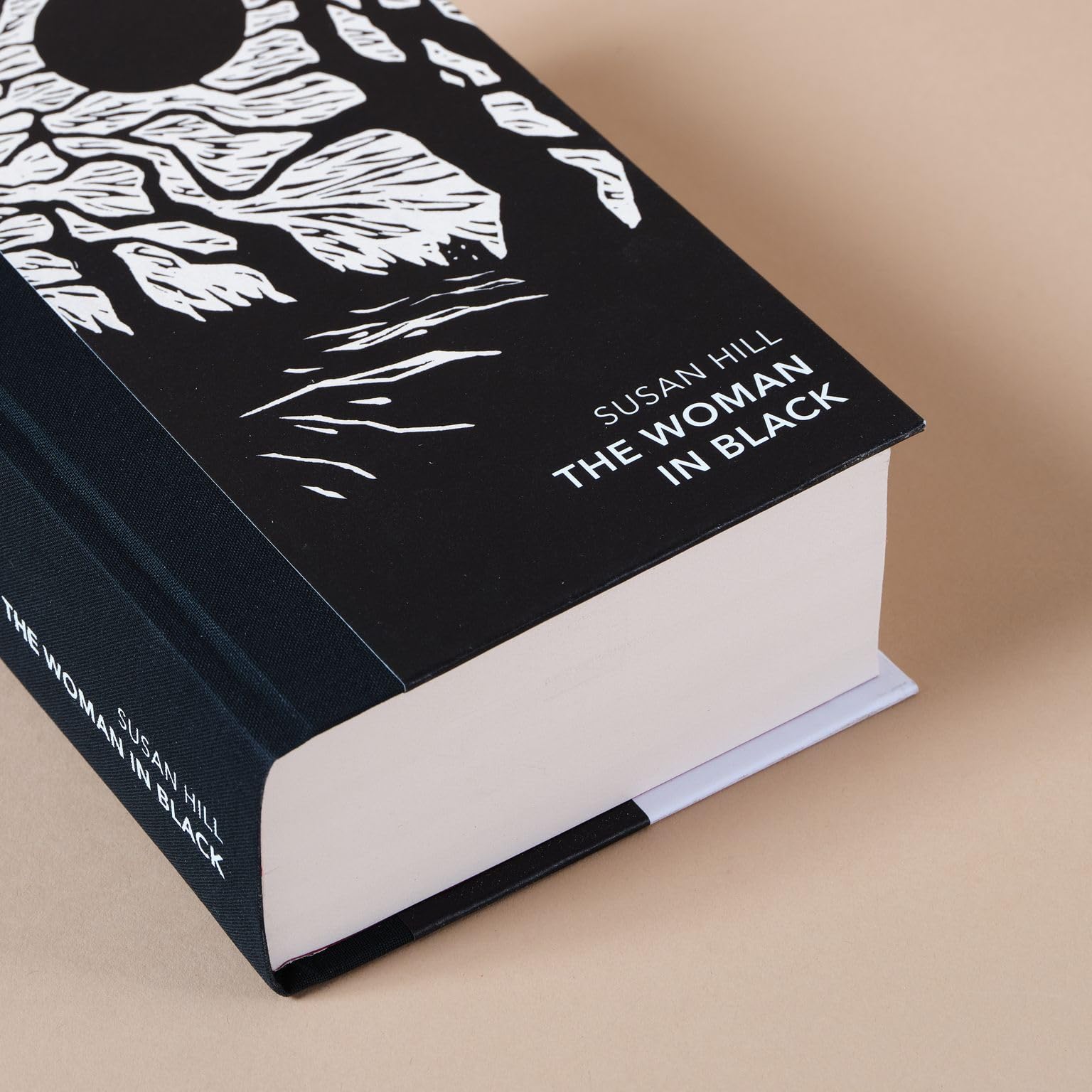 The Woman in Black and Other Ghost Stories: A special edition of the classic gothic novel 1