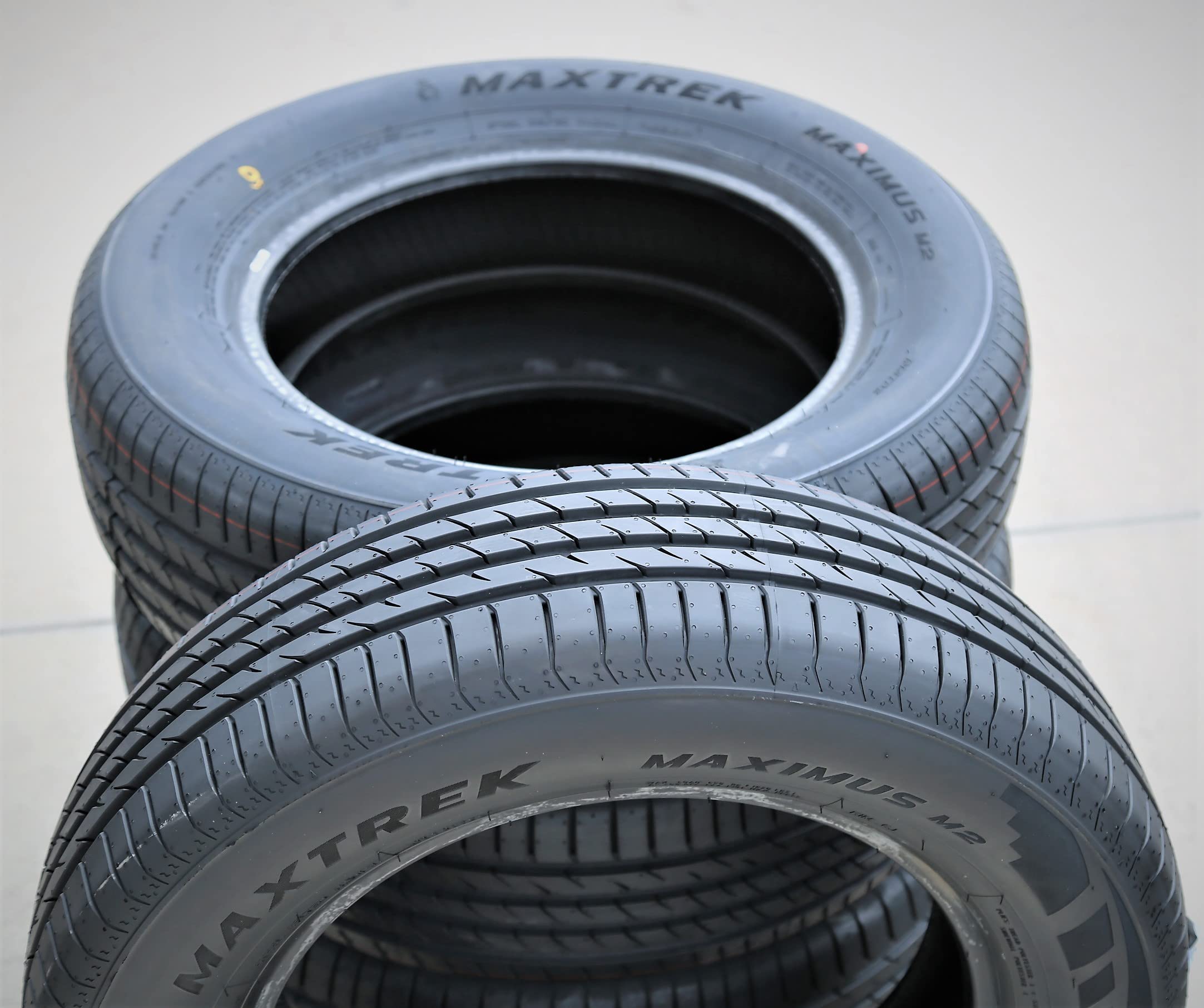 MAXTREK MAXIMUS M2 215/65r16 2024年製9部山 MAXTREK MAXIMUS M2 215/65r16 2024年製9部山 Maxtrek Maximus