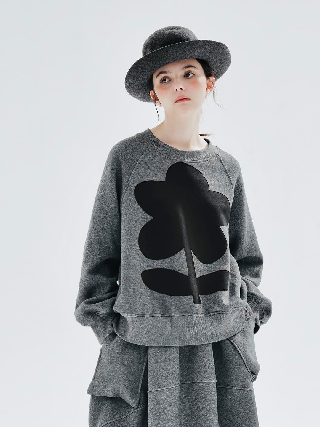 パーカー レディース トレーナー スウェット 長袖 トップス 無地 フード付き プルオーバー ゆったり 通気性 カジュアル 人気 上 パーカー  レディース トレーナー スウェット 長袖 トップス 無地 フード付き プルオーバー ゆったり 通気性 カジュアル 人気 上 楽天市場 ... imakokokoni 2025新オリジナルエアレイヤーフラワーグレー減齢丸首ガーディアンレディース秋 234270