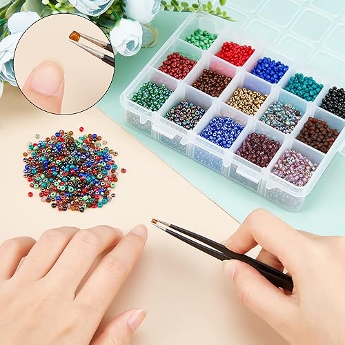 Miniatura 55 de NBEADS 15 colores 6/0 cuentas de semillas de vidrio, alrededor de 3000 cuentas redondas azules de poni de 0.15 pulgadas, cuentas sueltas para diseño
