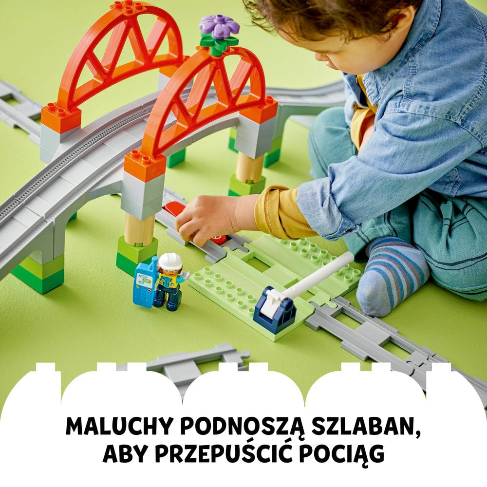 LEGO DUPLO Most i tory kolejowe — zestaw rozszerzający 10426 | Zestaw klocków dla 2-latka, tory kolejowe, prezent dla chłopca i dziewczynki, most i szlaban, 42 elementy