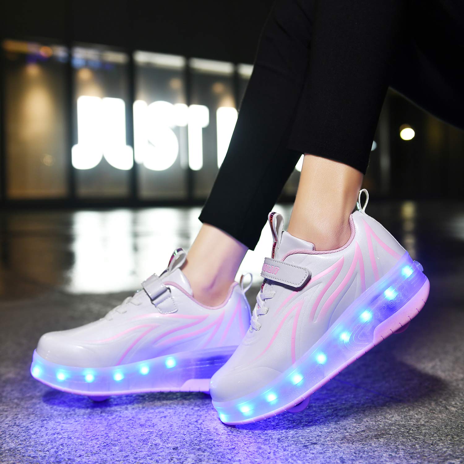 Kinder USB Wiederaufladbar LED Licht Skateboardschuhe mit Doppelrad Rollen Outdoor Sport Sneaker