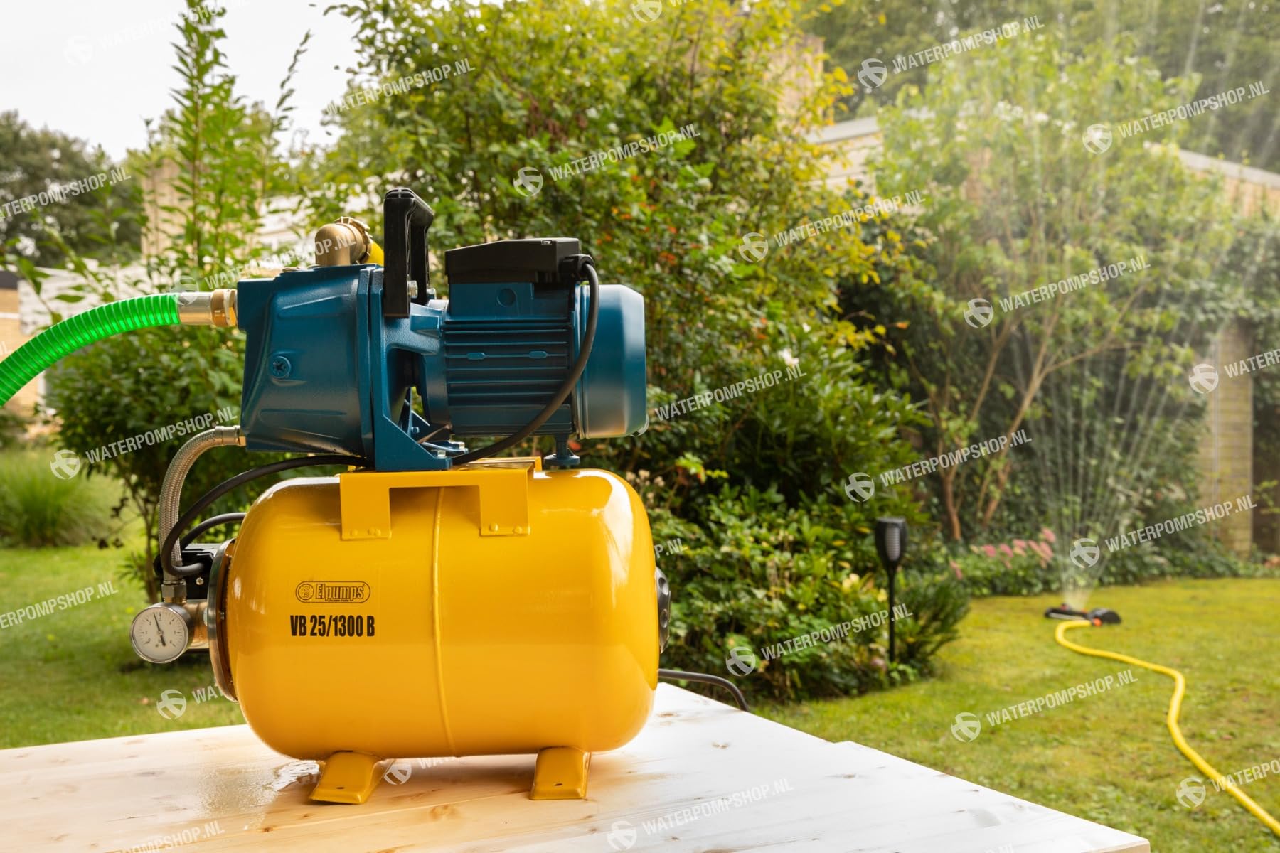 Bomba de agua para uso doméstico (800 W, hasta 8 m de profundidad, presión de 4 bar, 3600 L/h, VB 25/800)