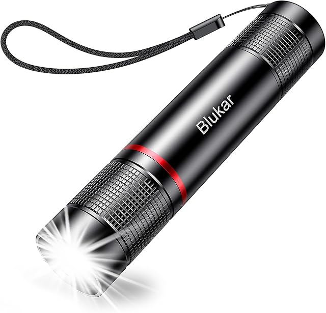 Blukar Latarka akumulatorowa LED, 2000 lumenów, latarka kieszonkowa LED, duża moc, wojskowa, z aluminium, 4 tryby oświetlenia, funkcja zoom, dla dzieci, na prezent, na biwak, wędrówki górskie, do sytuacji awaryjnych, przerw